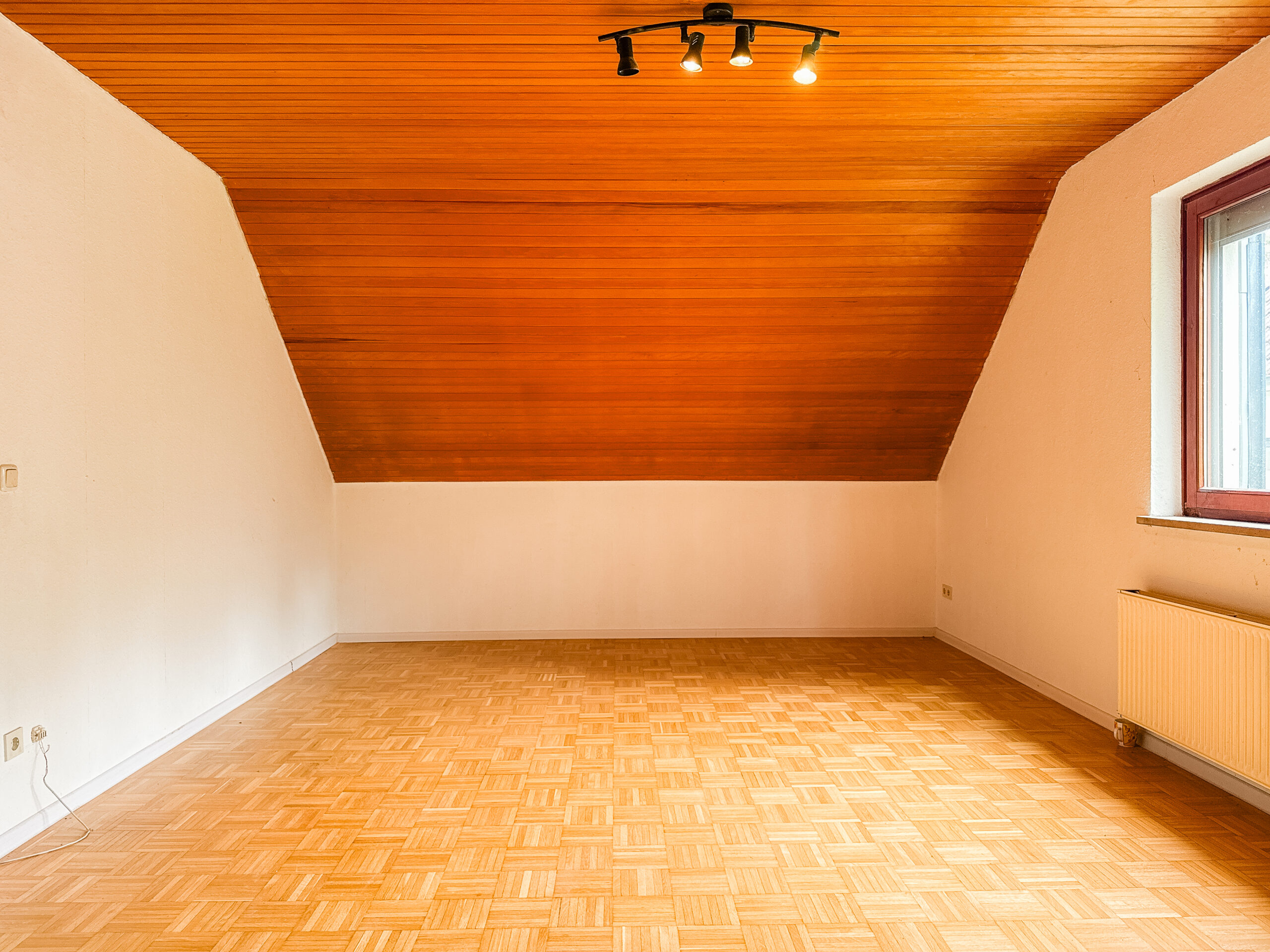 Vielseitiger Bungalow mit großem Grundstück und Vermietungspotenzial in Hambühren - Ansicht