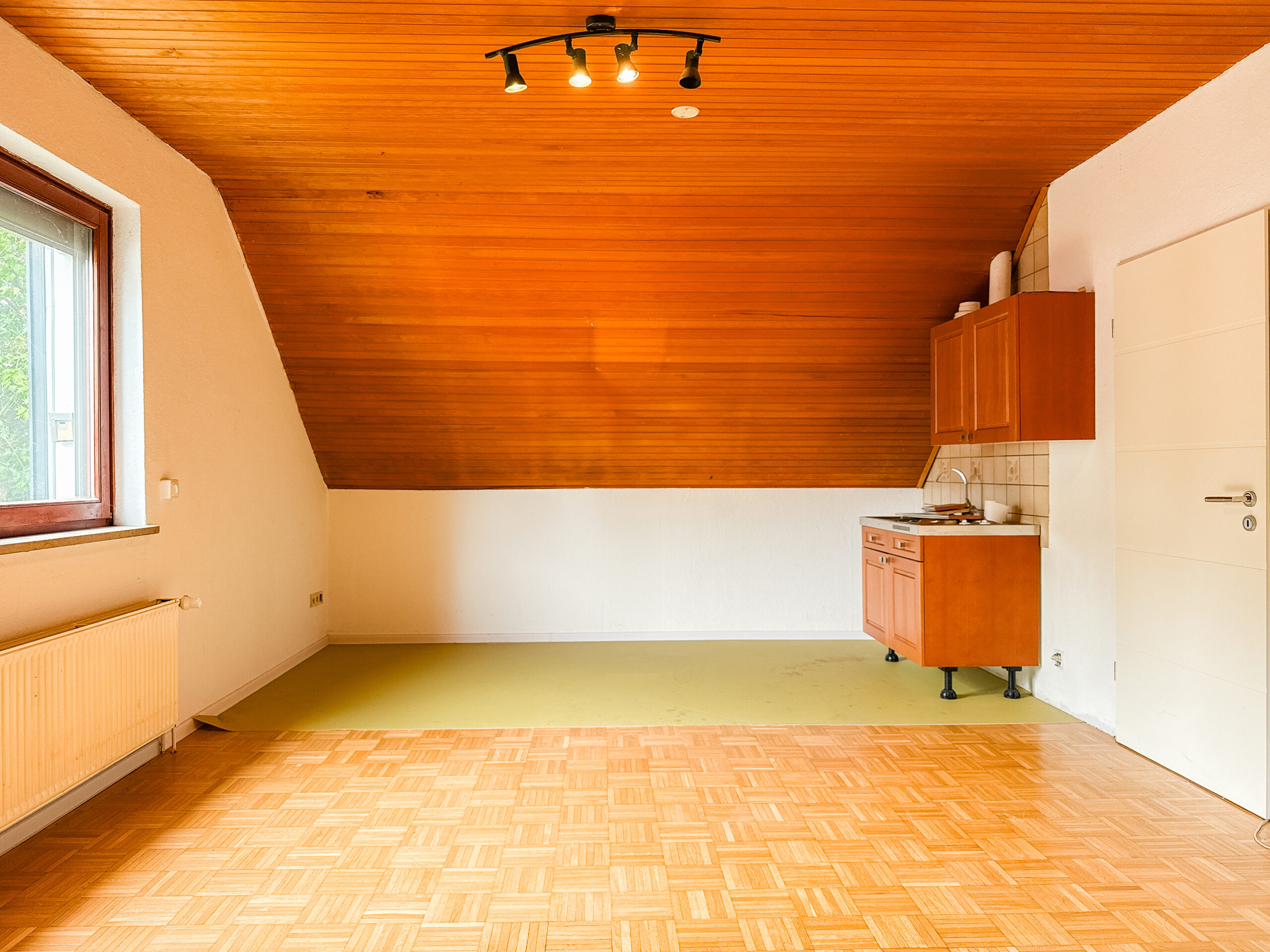 Vielseitiger Bungalow mit großem Grundstück und Vermietungspotenzial in Hambühren - Ansicht