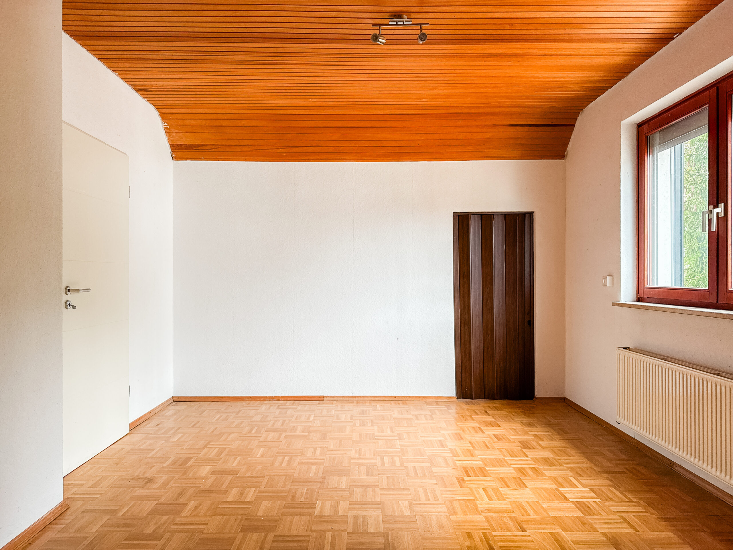 Vielseitiger Bungalow mit großem Grundstück und Vermietungspotenzial in Hambühren - Ansicht