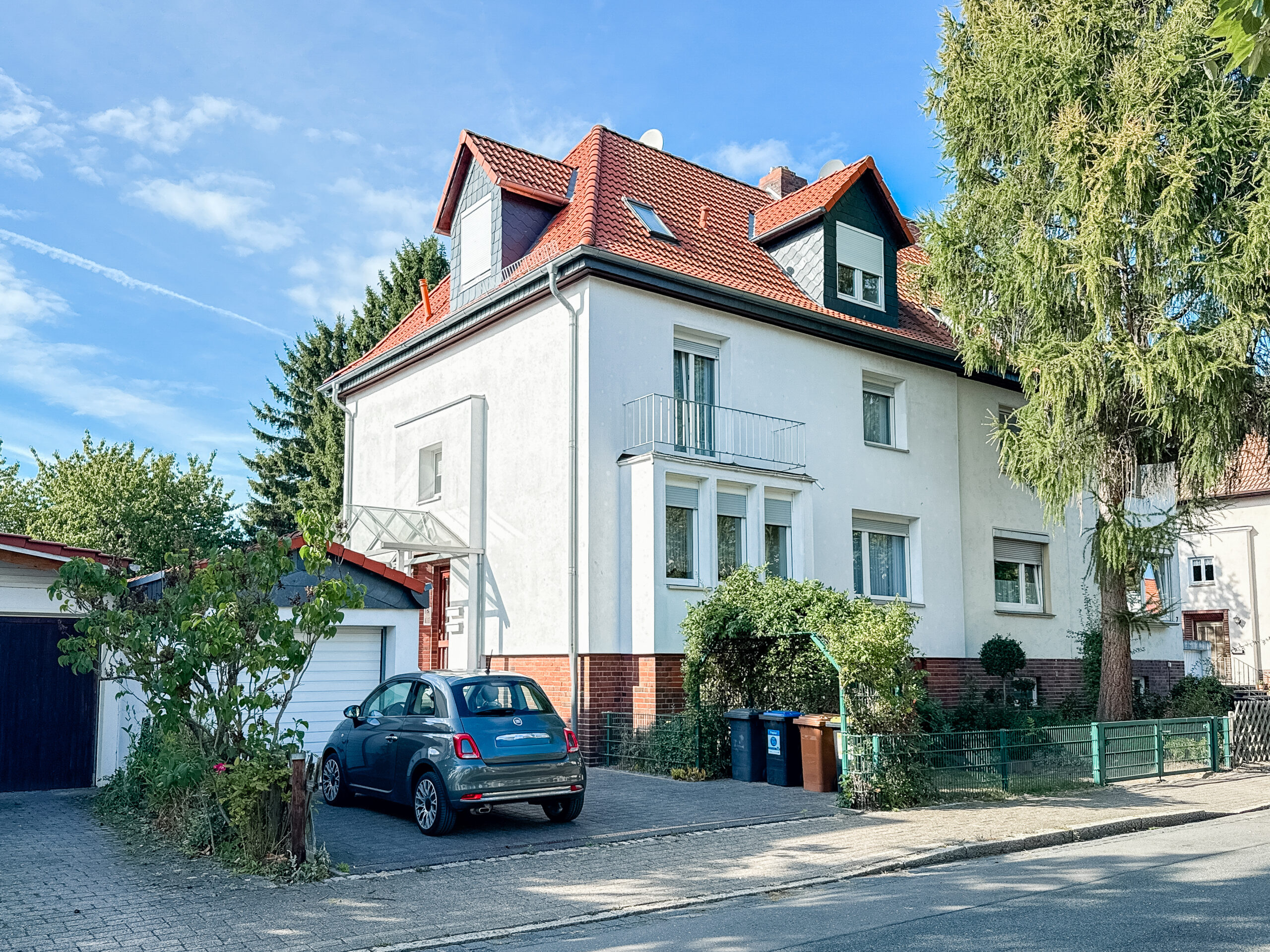 Gepflegte Doppelhaushälfte mit Gartenidylle und flexibler Wohnaufteilung in Herrenhausen - Ansicht