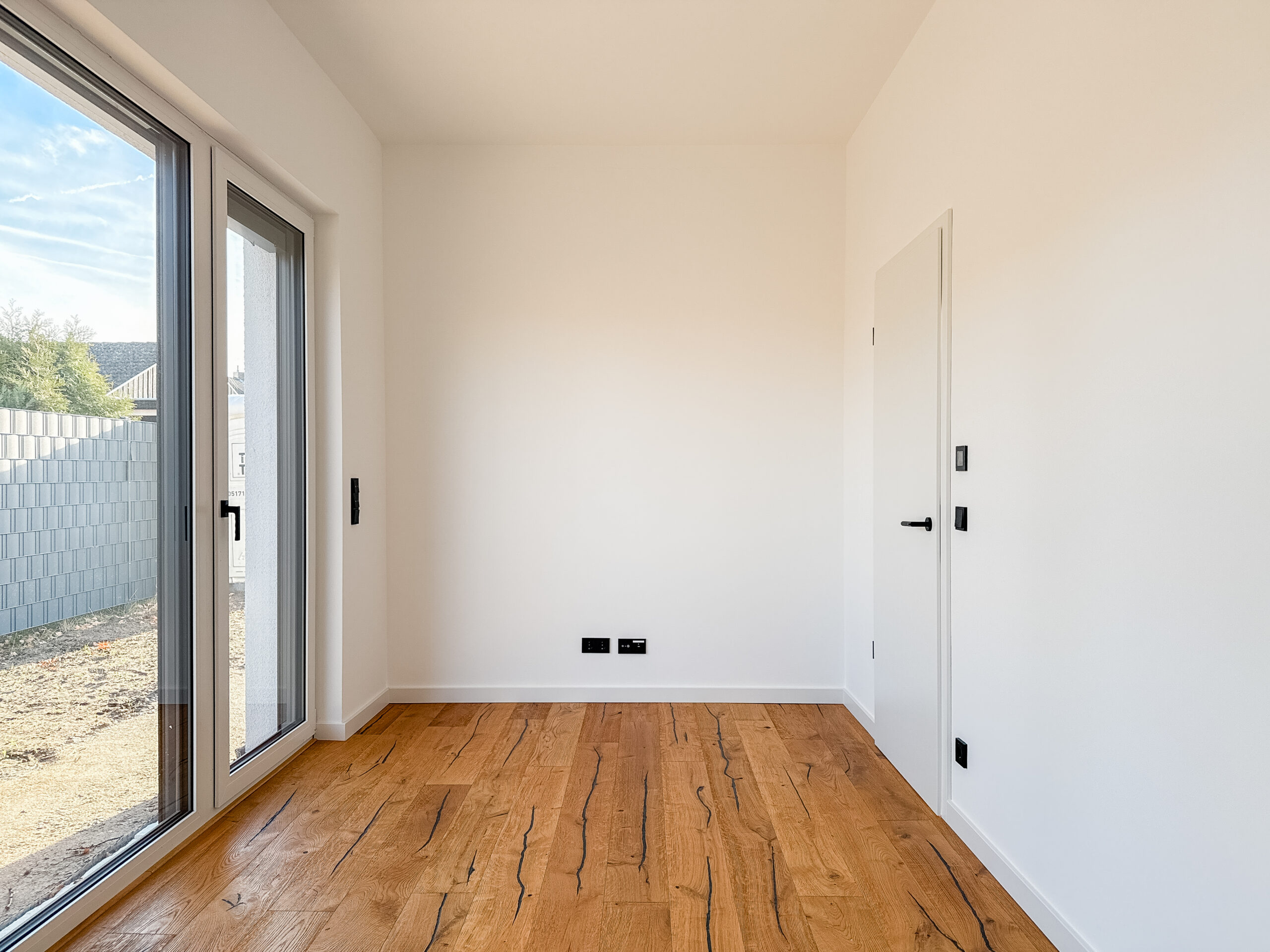 Hochwertige Stadtvilla mit Dachterrasse, Fitnessbereich & Büro - Ansicht