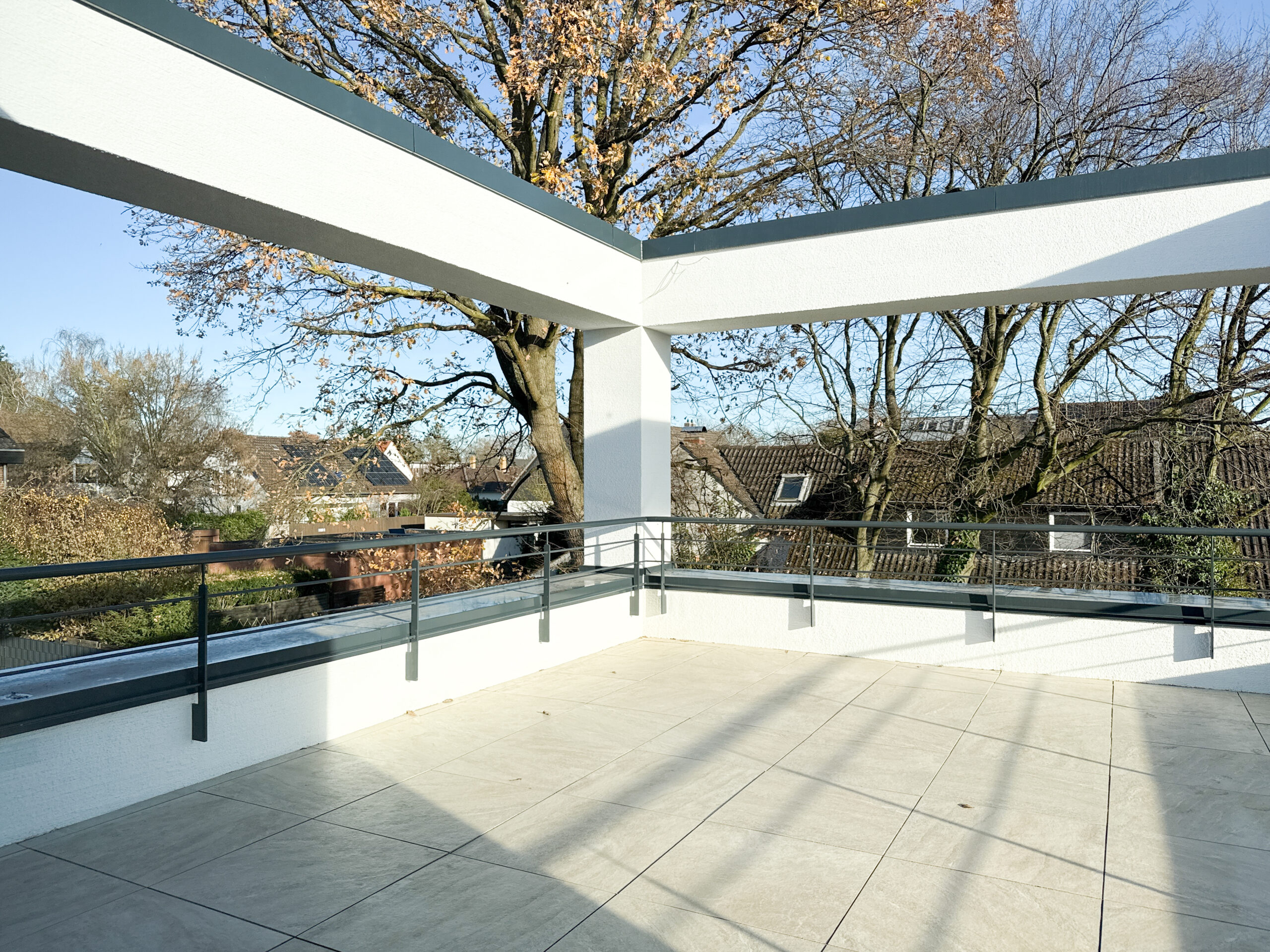 Hochwertige Stadtvilla mit Dachterrasse, Fitnessbereich & Büro - Ansicht