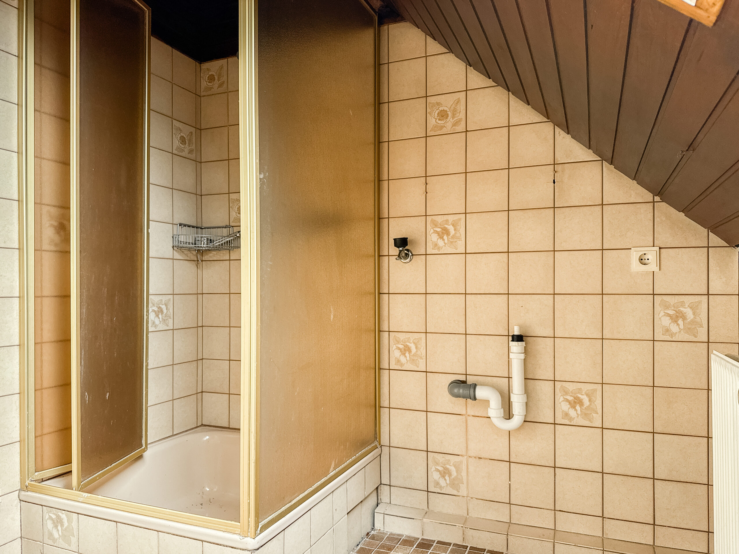 Vielseitiger Bungalow mit großem Grundstück und Vermietungspotenzial in Hambühren - Ansicht