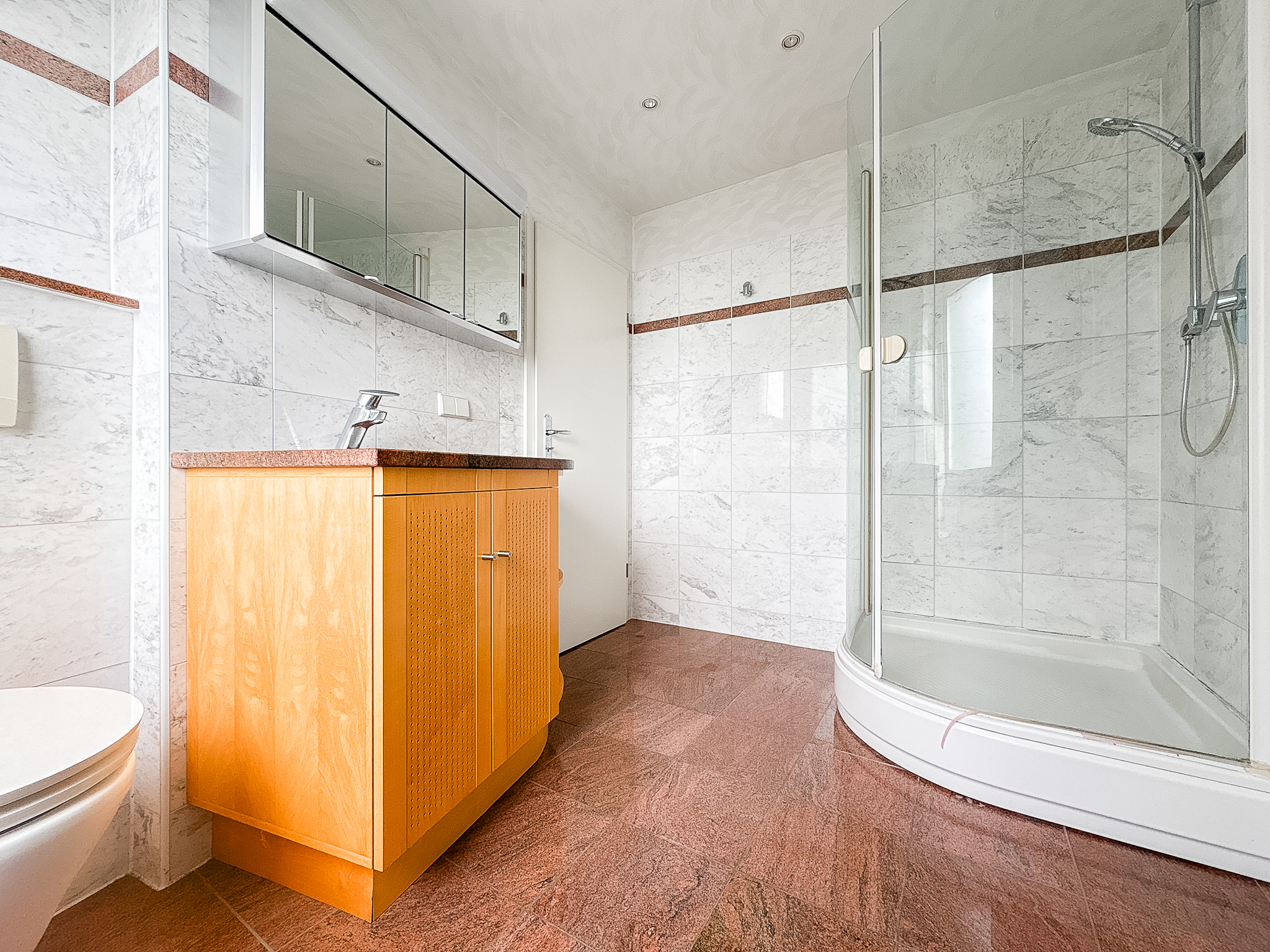 Gepflegte Doppelhaushälfte mit Gartenidylle und flexibler Wohnaufteilung in Herrenhausen - Ansicht