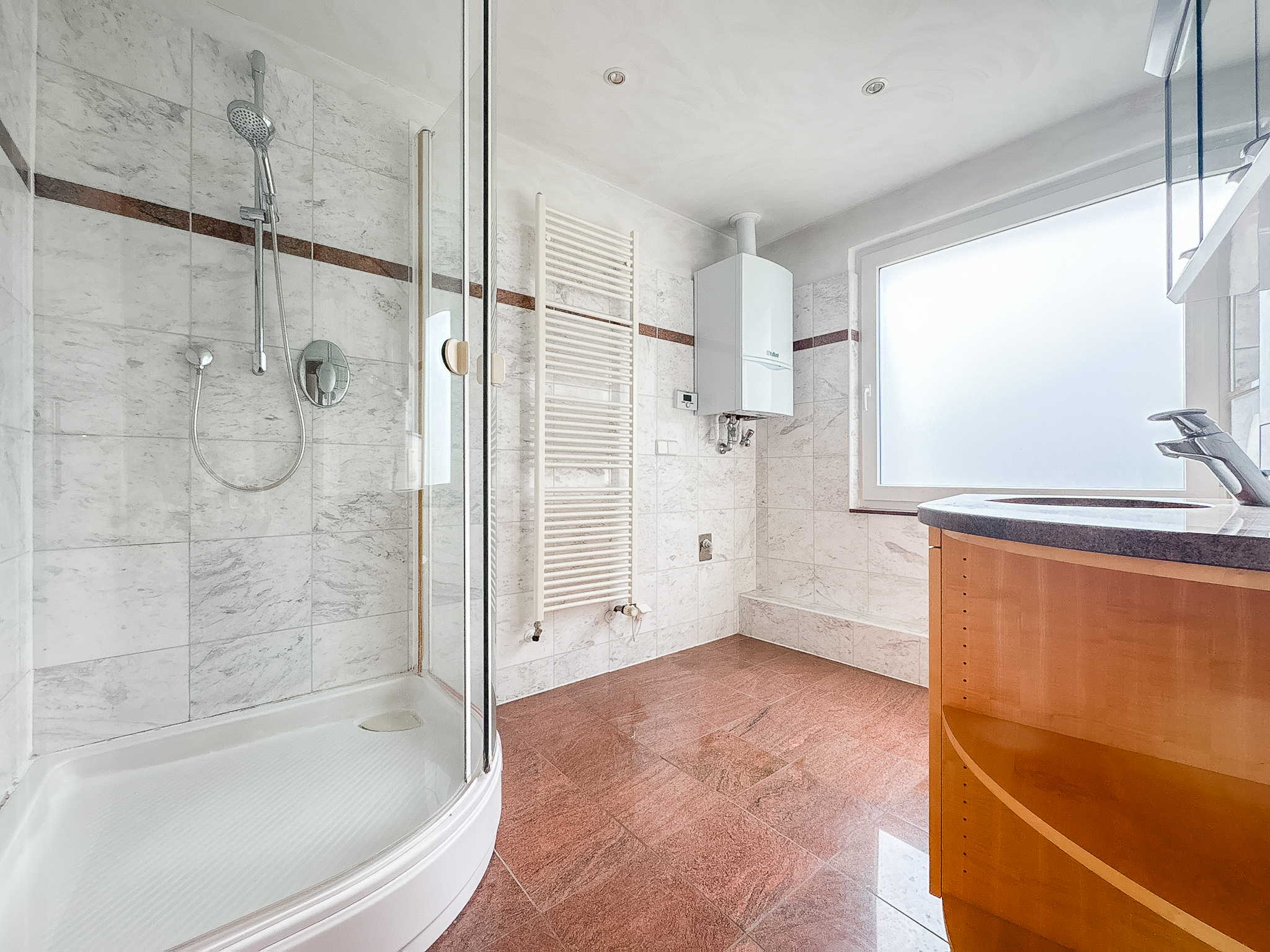 Gepflegte Doppelhaushälfte mit Gartenidylle und flexibler Wohnaufteilung in Herrenhausen - Ansicht