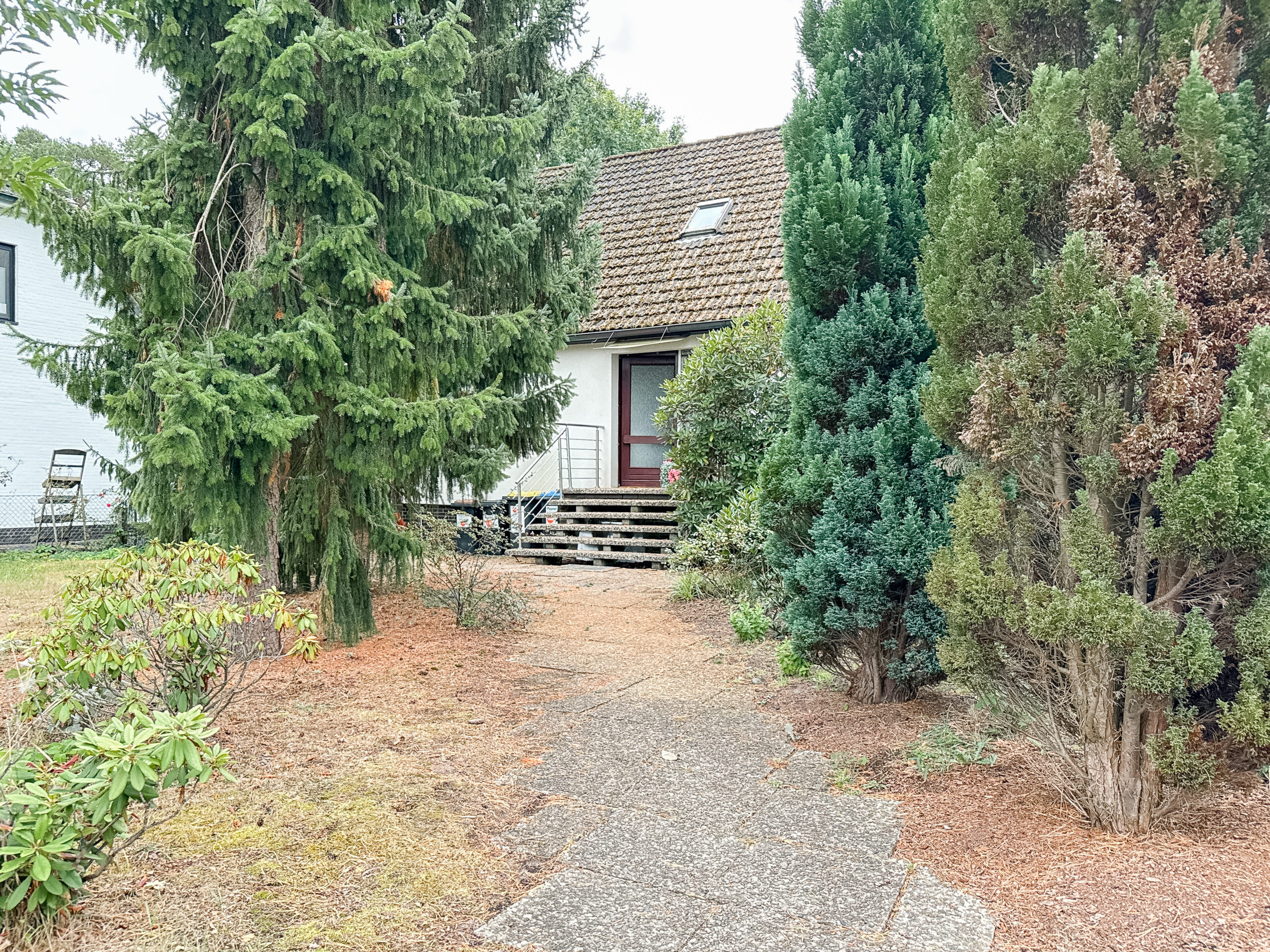 Vielseitiger Bungalow mit großem Grundstück und Vermietungspotenzial in Hambühren - Ansicht