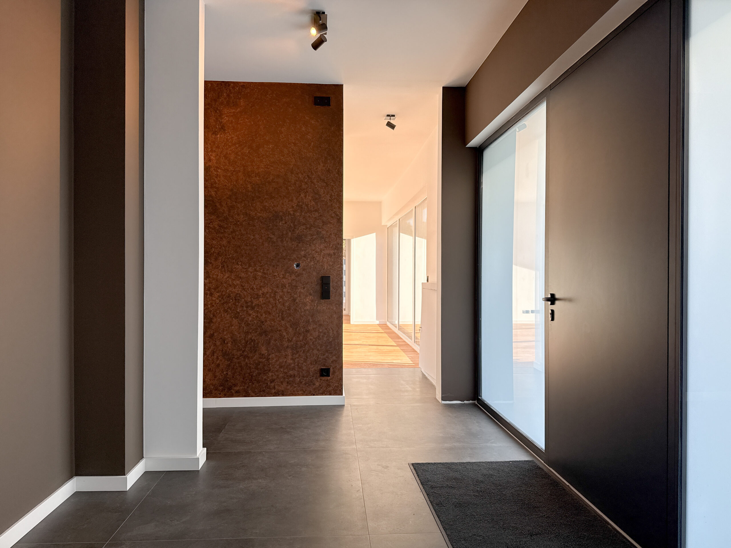 Hochwertige Stadtvilla mit Dachterrasse, Fitnessbereich & Büro - Ansicht