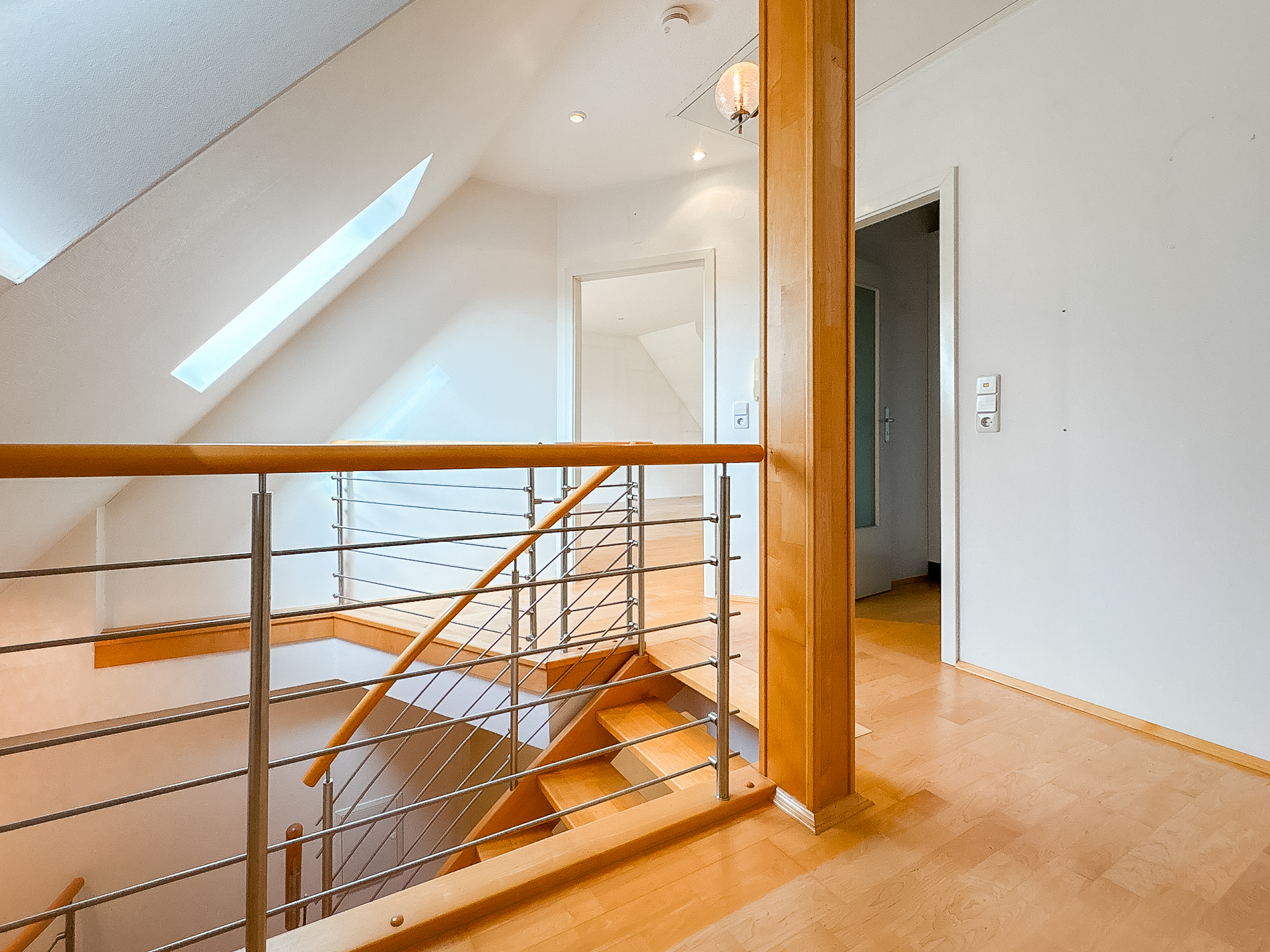 Gepflegte Doppelhaushälfte mit Gartenidylle und flexibler Wohnaufteilung in Herrenhausen - Ansicht