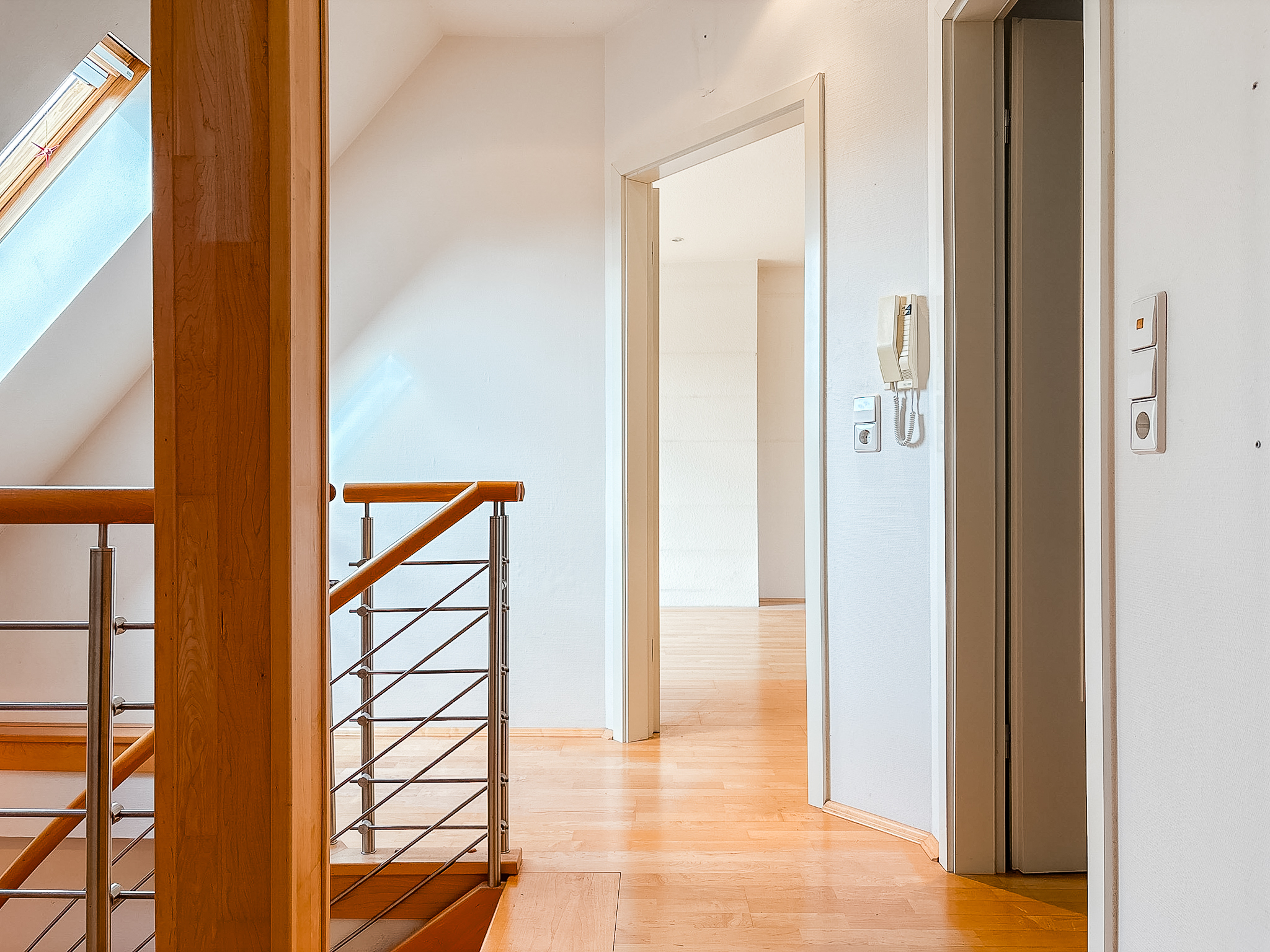 Gepflegte Doppelhaushälfte mit Gartenidylle und flexibler Wohnaufteilung in Herrenhausen - Ansicht