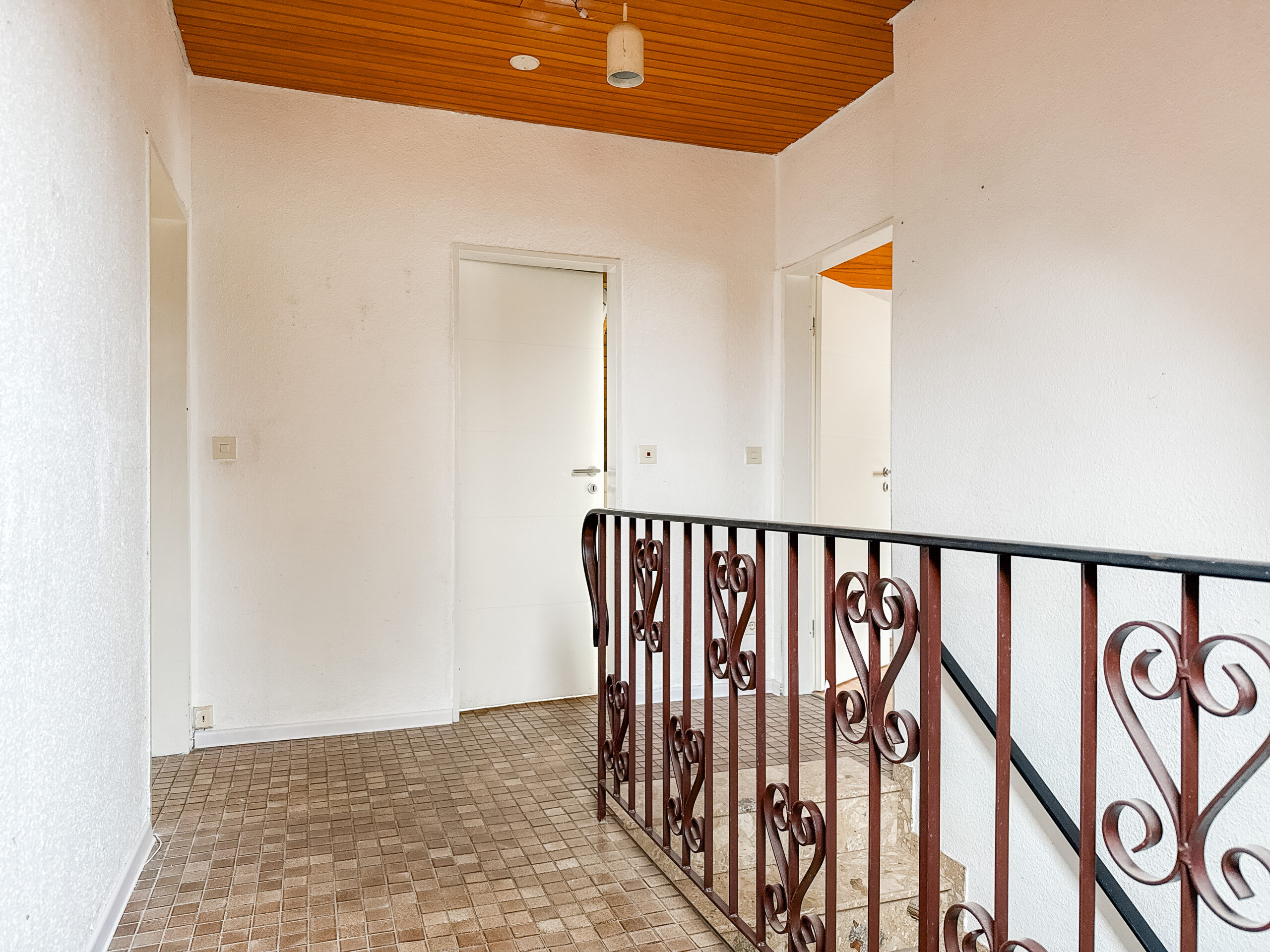 Vielseitiger Bungalow mit großem Grundstück und Vermietungspotenzial in Hambühren - Ansicht