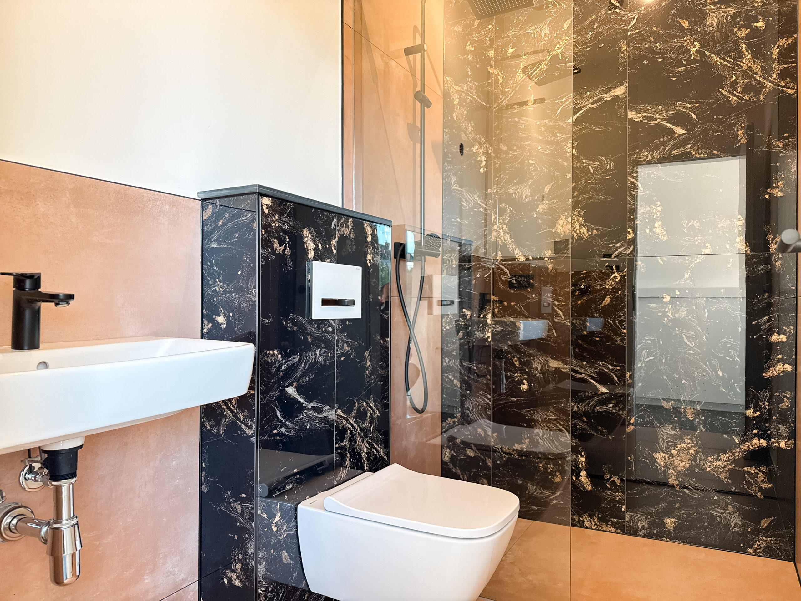 Hochwertige Stadtvilla mit Dachterrasse, Fitnessbereich & Büro - Ansicht