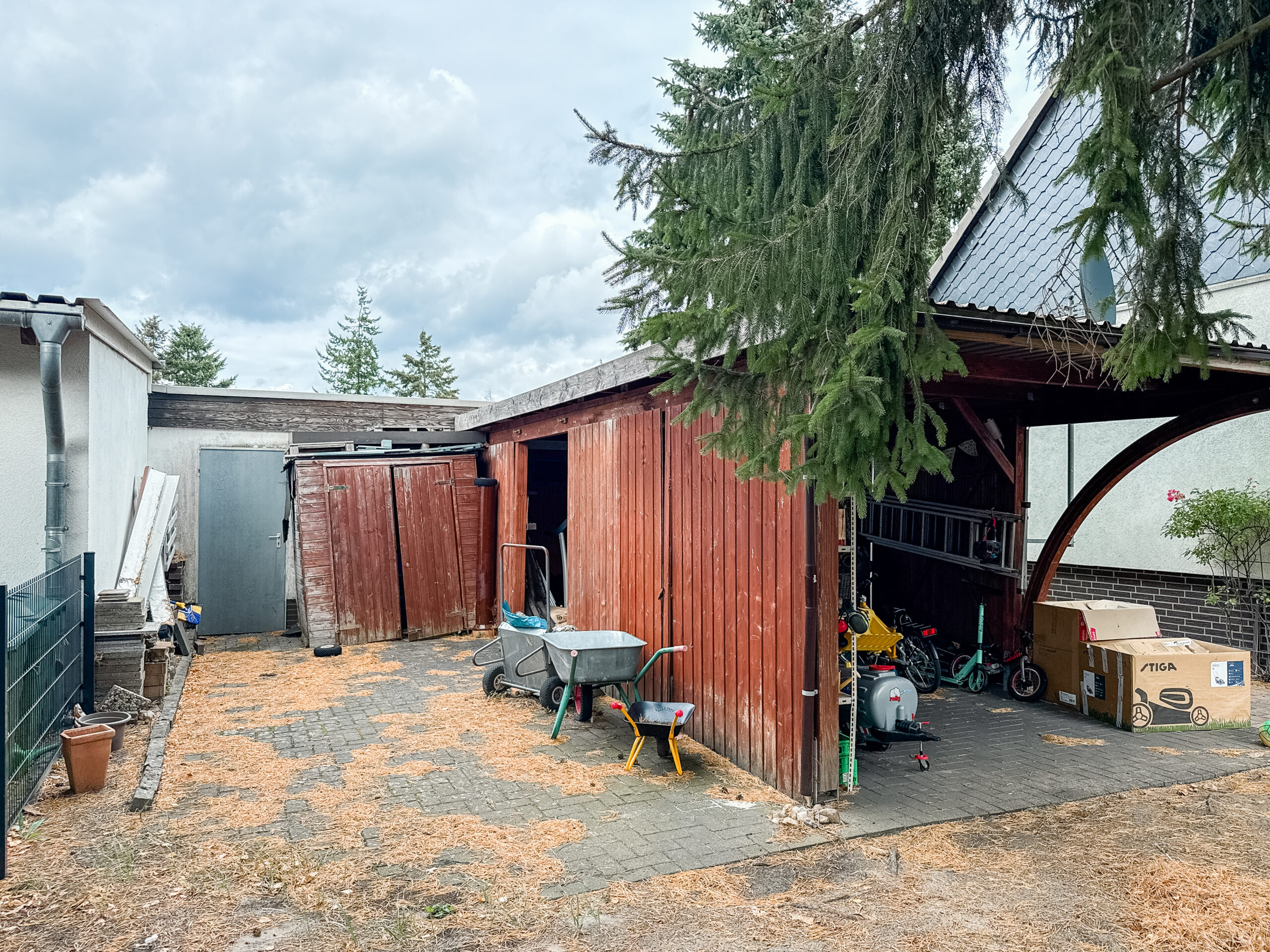 Vielseitiger Bungalow mit großem Grundstück und Vermietungspotenzial in Hambühren - Ansicht