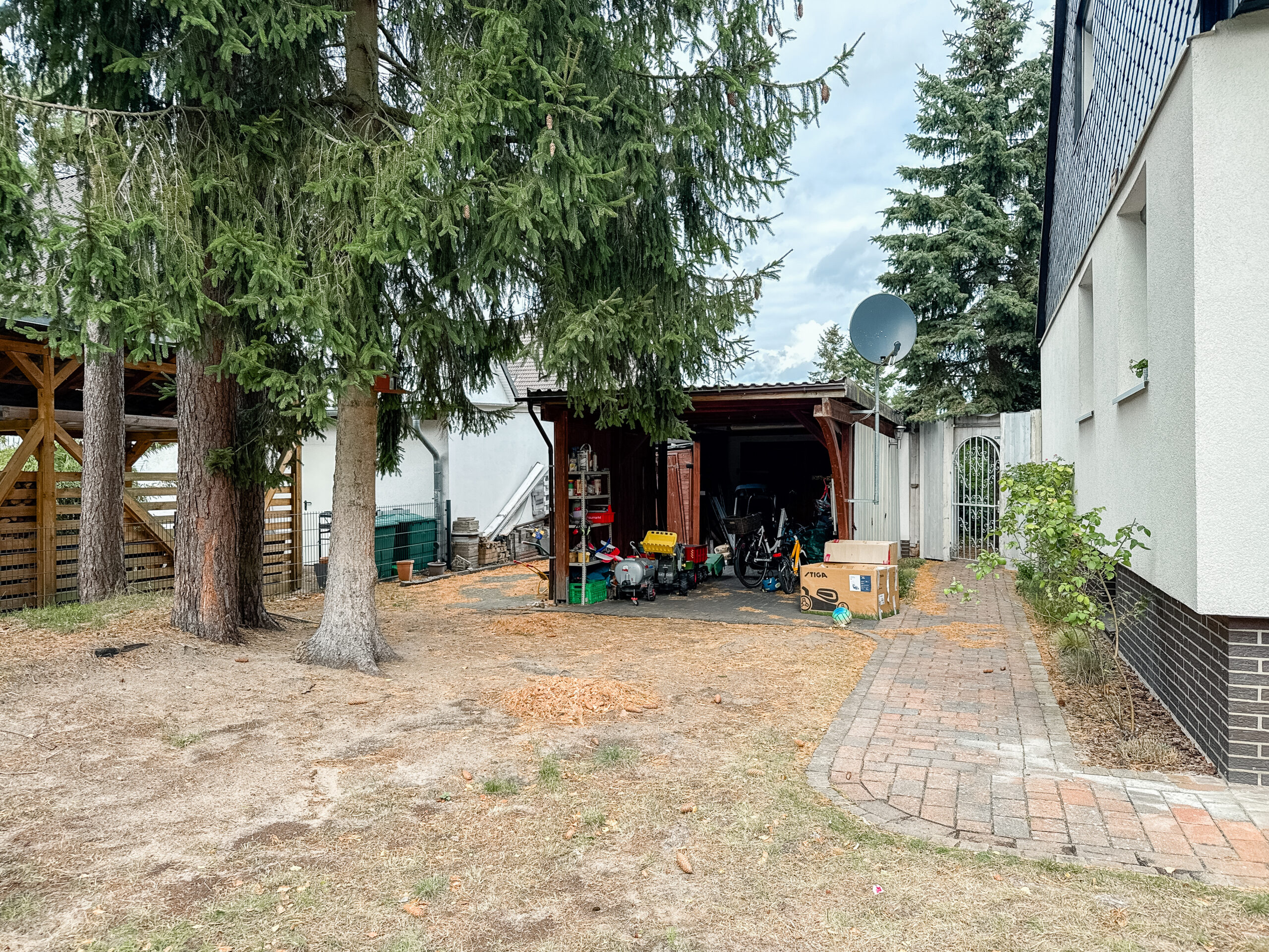 Vielseitiger Bungalow mit großem Grundstück und Vermietungspotenzial in Hambühren - Ansicht