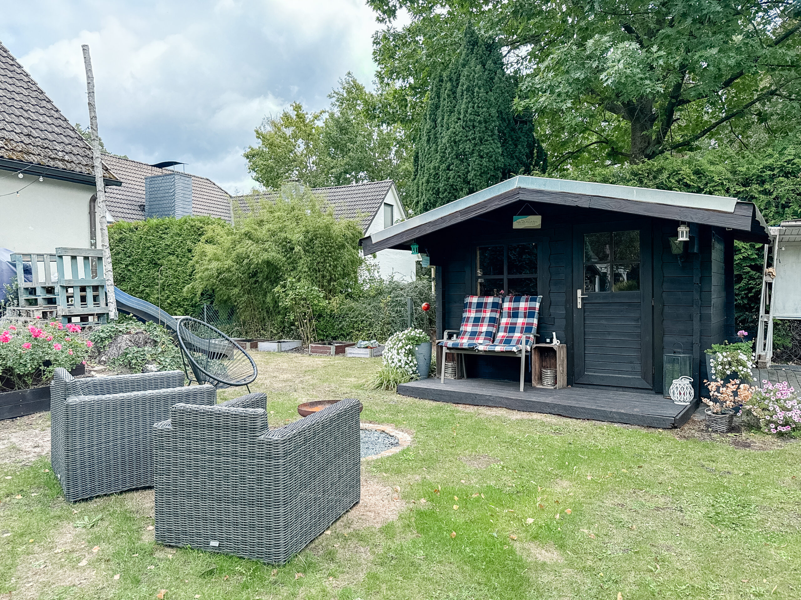 Vielseitiger Bungalow mit großem Grundstück und Vermietungspotenzial in Hambühren - Ansicht