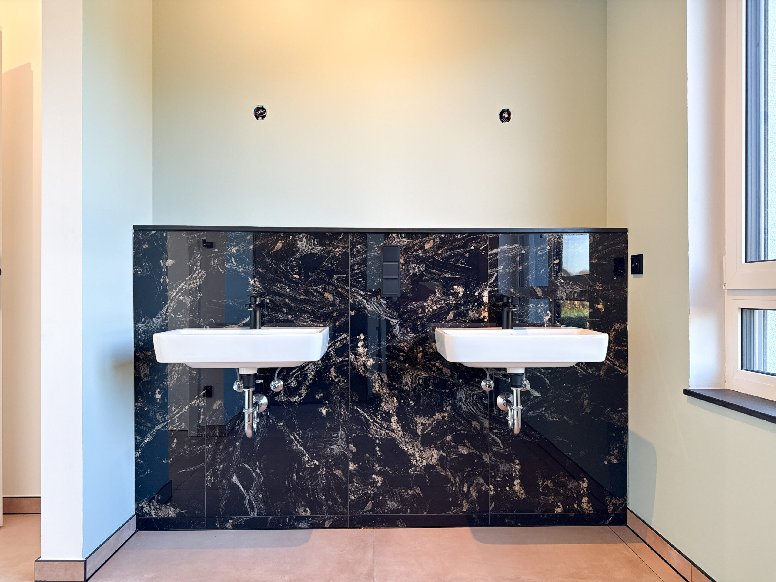 Hochwertige Stadtvilla mit Dachterrasse, Fitnessbereich & Büro - Ansicht