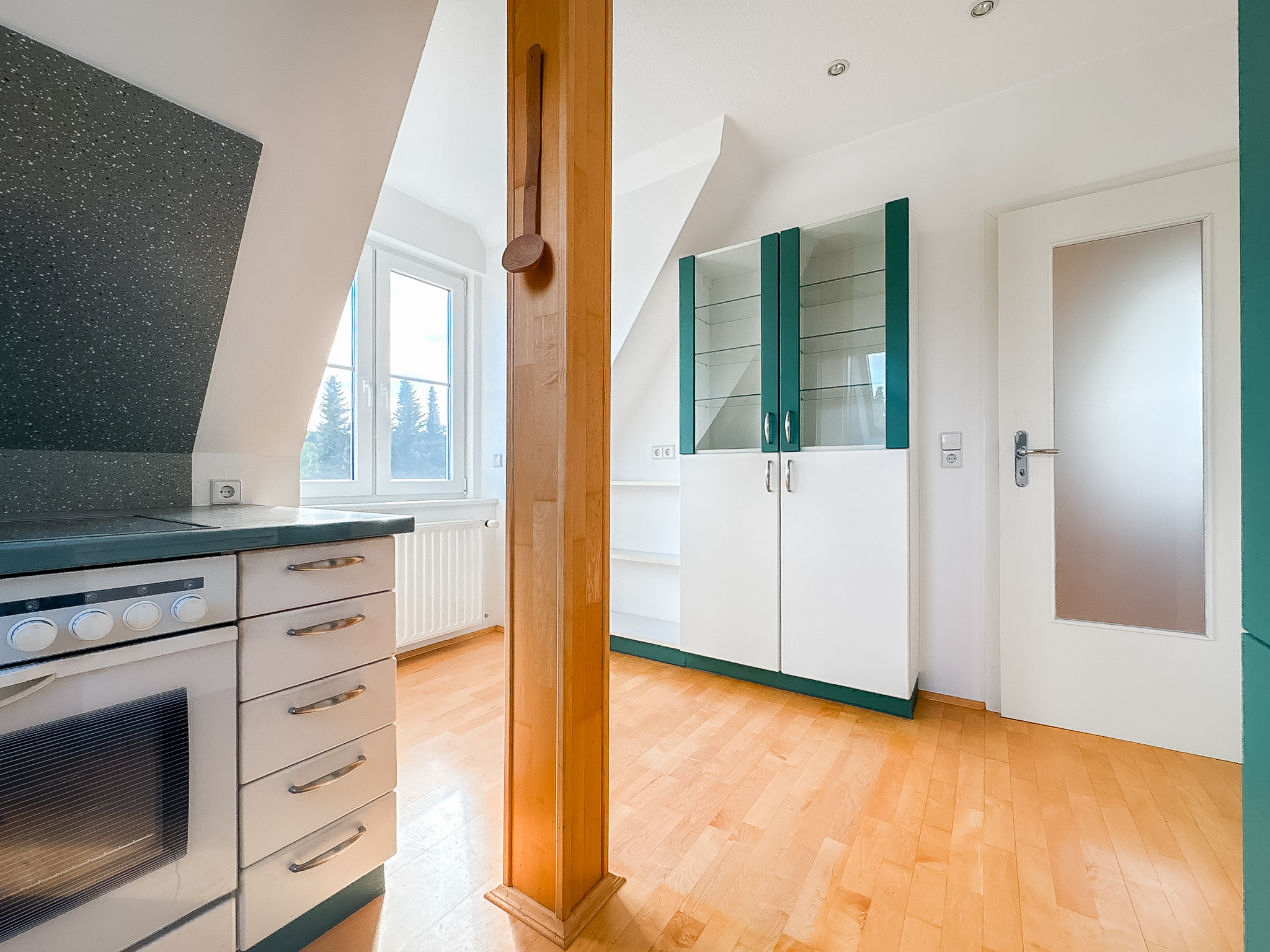 Gepflegte Doppelhaushälfte mit Gartenidylle und flexibler Wohnaufteilung in Herrenhausen - Ansicht