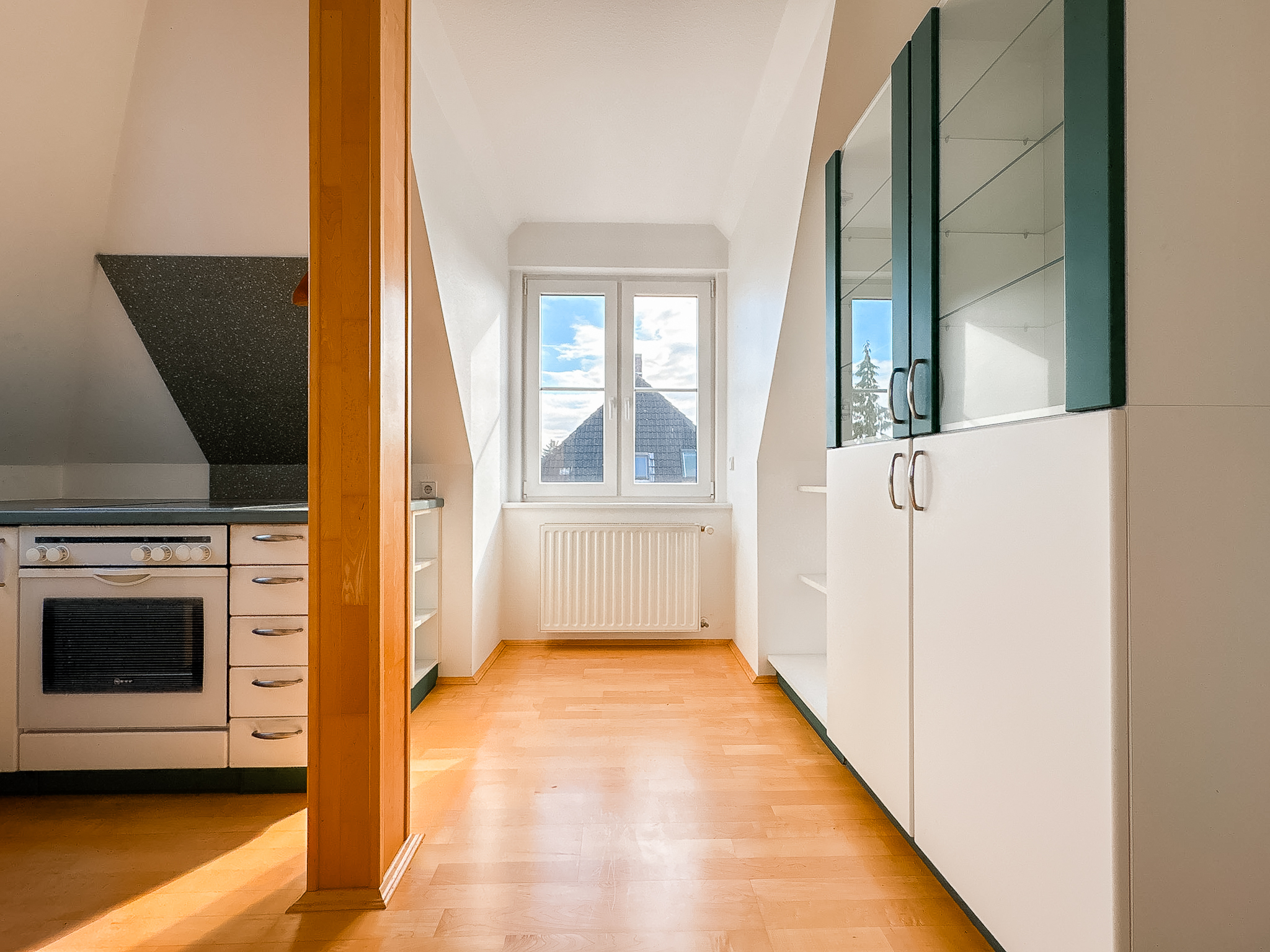 Gepflegte Doppelhaushälfte mit Gartenidylle und flexibler Wohnaufteilung in Herrenhausen - Ansicht