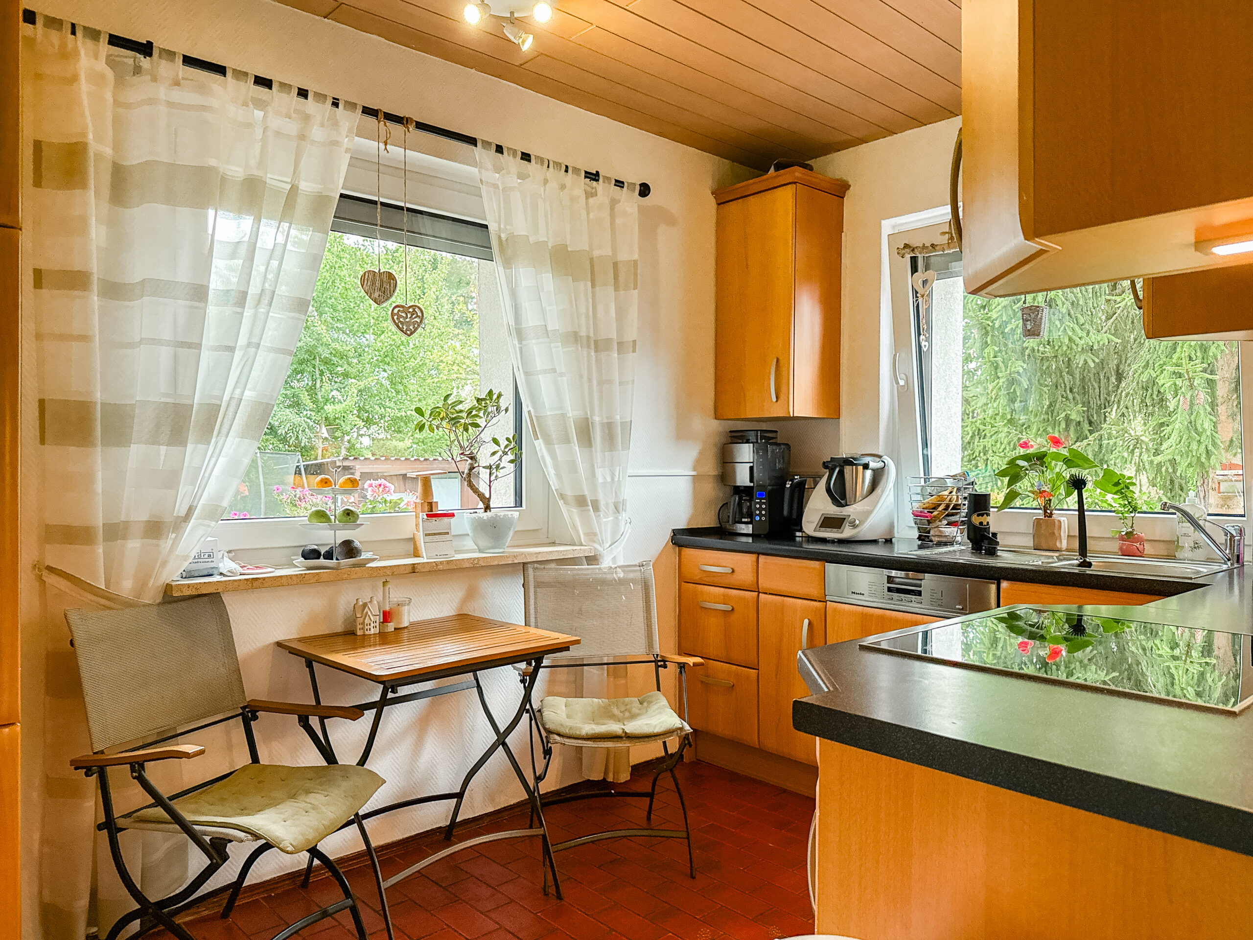 Vielseitiger Bungalow mit großem Grundstück und Vermietungspotenzial in Hambühren - Ansicht