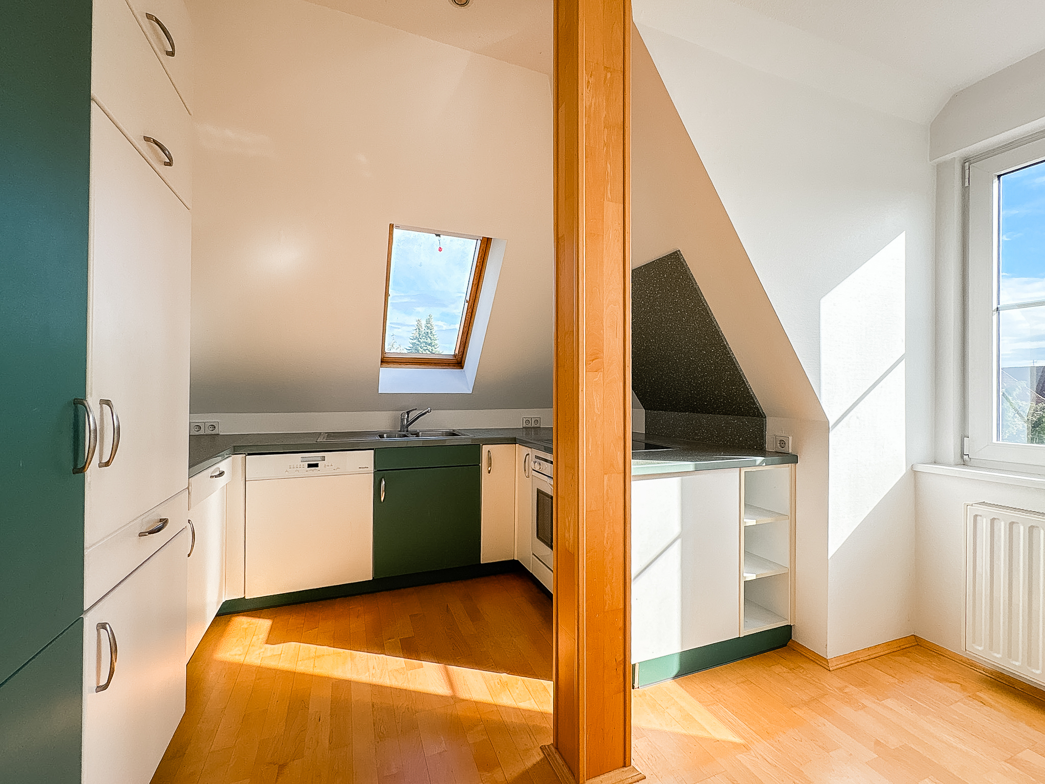 Gepflegte Doppelhaushälfte mit Gartenidylle und flexibler Wohnaufteilung in Herrenhausen - Ansicht