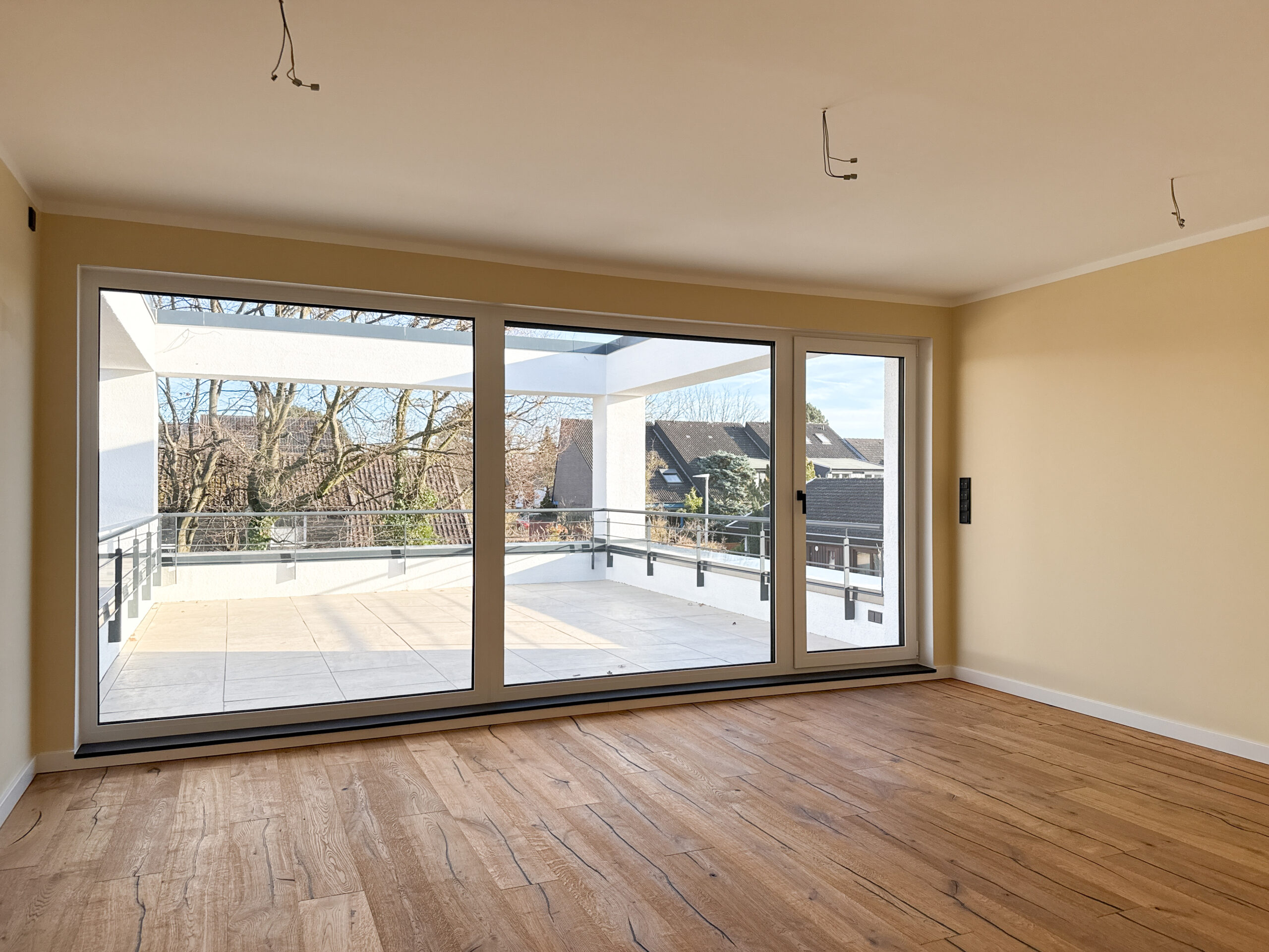 Hochwertige Stadtvilla mit Dachterrasse, Fitnessbereich & Büro - Ansicht