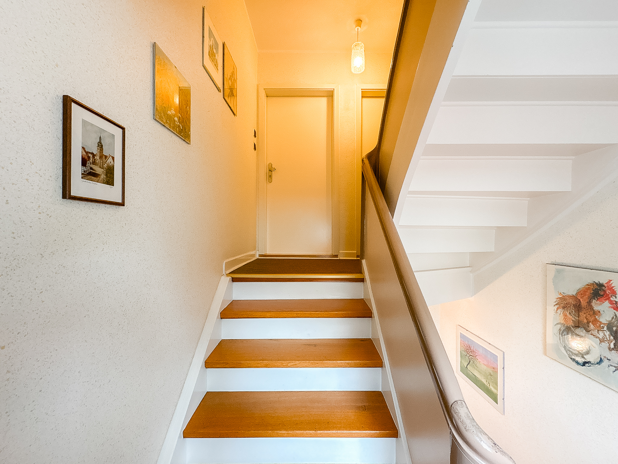 Gepflegte Doppelhaushälfte mit Gartenidylle und flexibler Wohnaufteilung in Herrenhausen - Ansicht