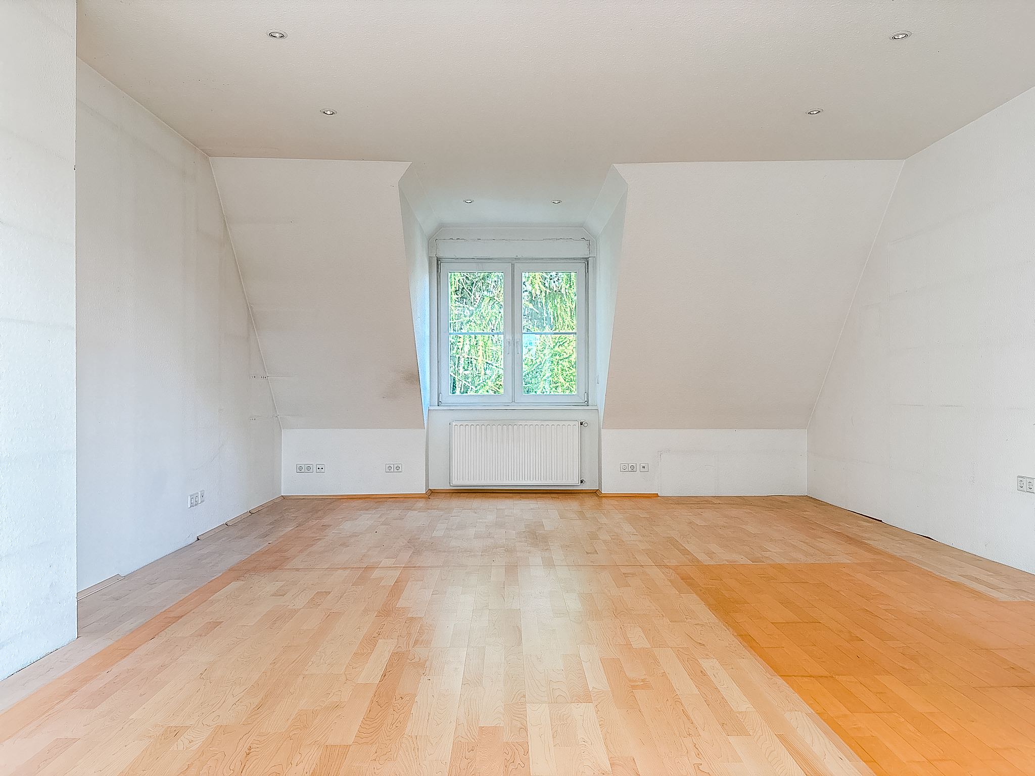 Gepflegte Doppelhaushälfte mit Gartenidylle und flexibler Wohnaufteilung in Herrenhausen - Ansicht