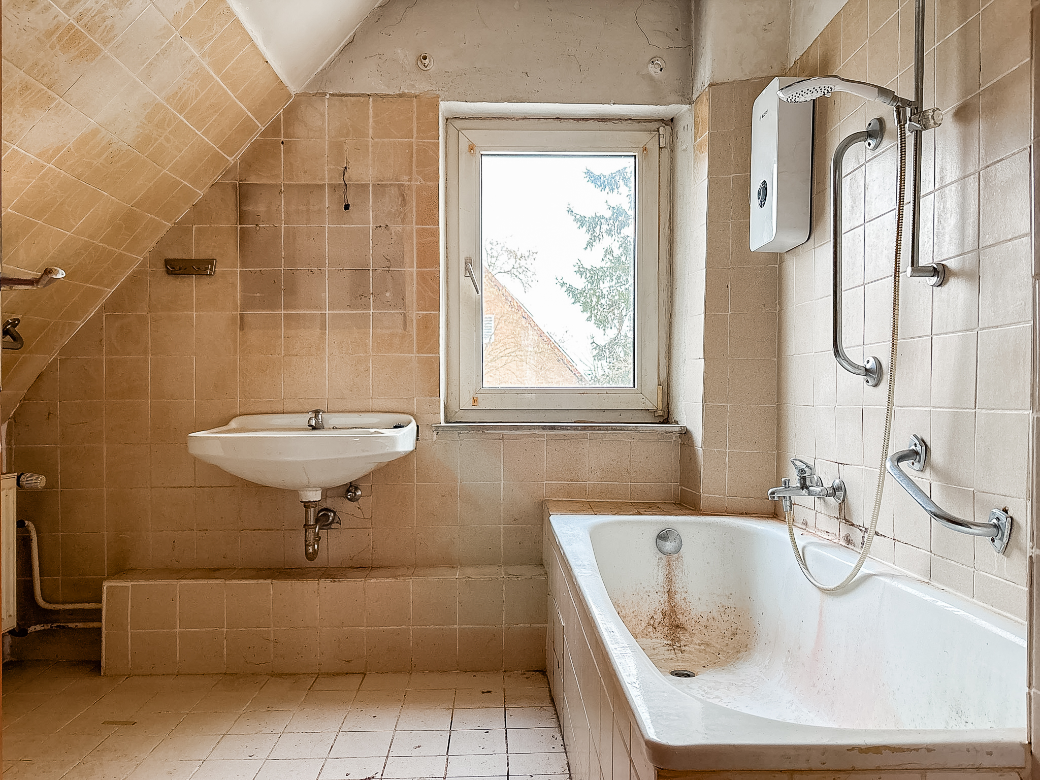 Charmantes Einfamilienhaus mit großem Grundstück und Sanierungspotenzial in Wedemark - Ansicht