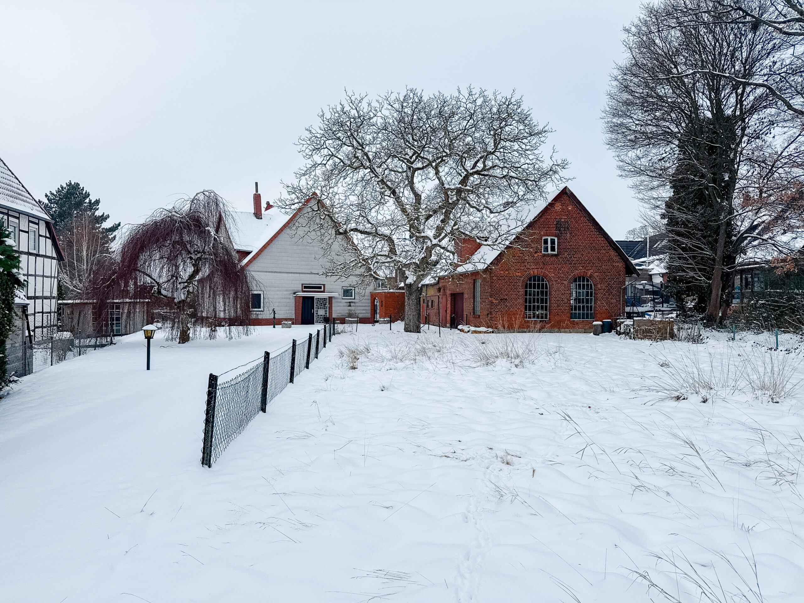 Großzügiges Baugrundstück mit sanierungsbedürftigem Fachwerkhaus in ruhiger Lage von Gehrden - Ansicht