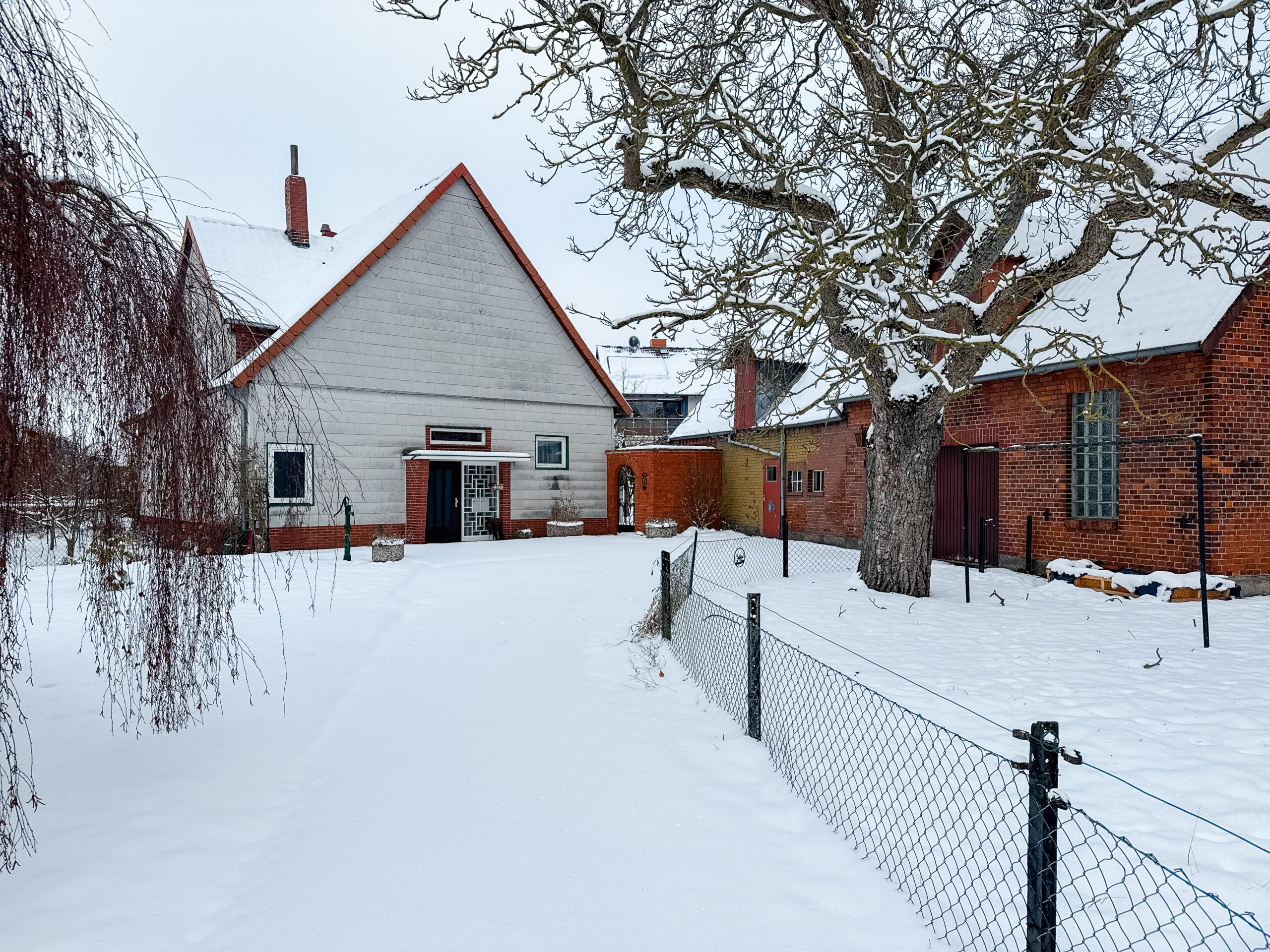 Großzügiges Baugrundstück mit sanierungsbedürftigem Fachwerkhaus in ruhiger Lage von Gehrden - Ansicht