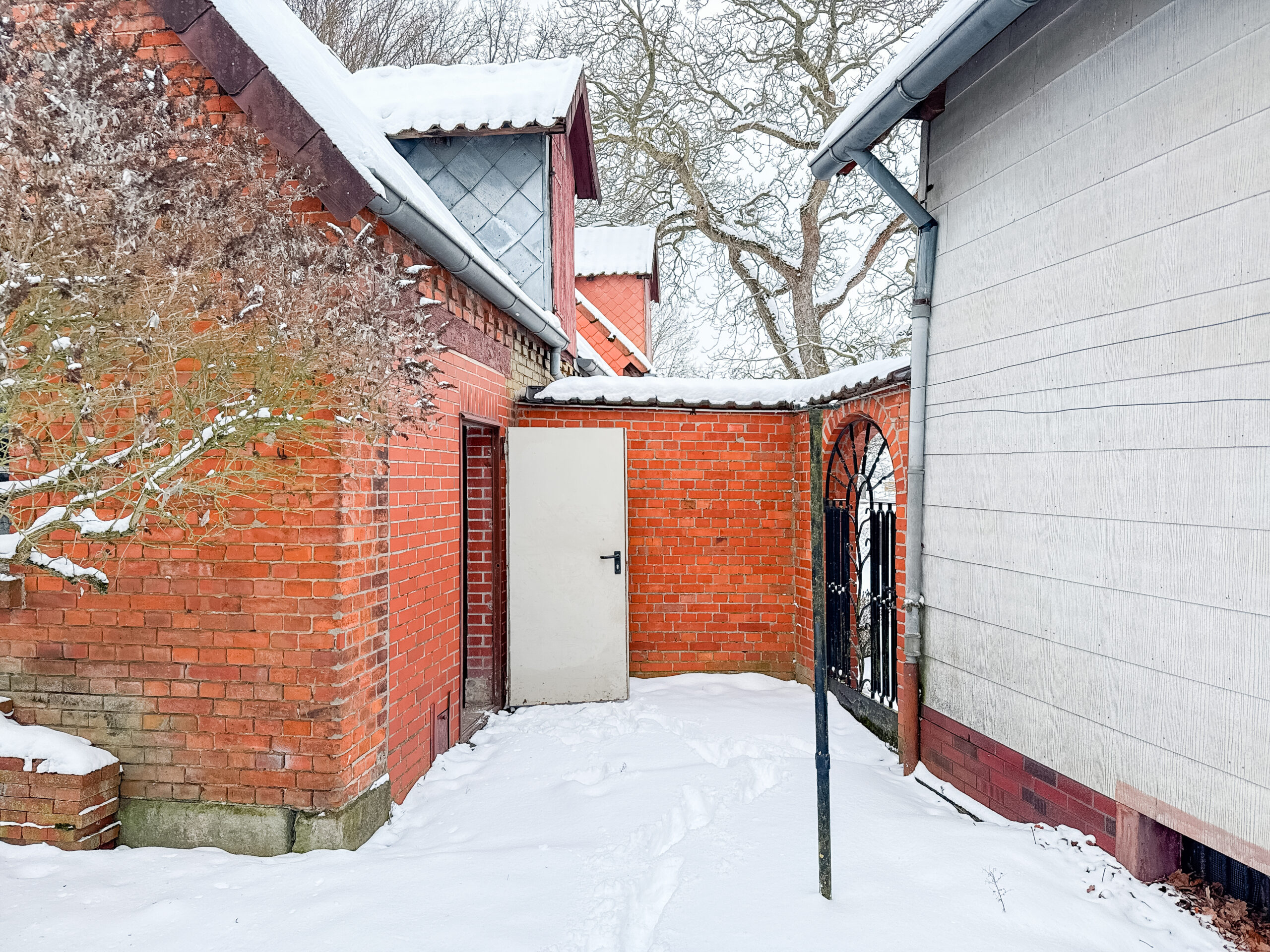 Großzügiges Baugrundstück mit sanierungsbedürftigem Fachwerkhaus in ruhiger Lage von Gehrden - Ansicht