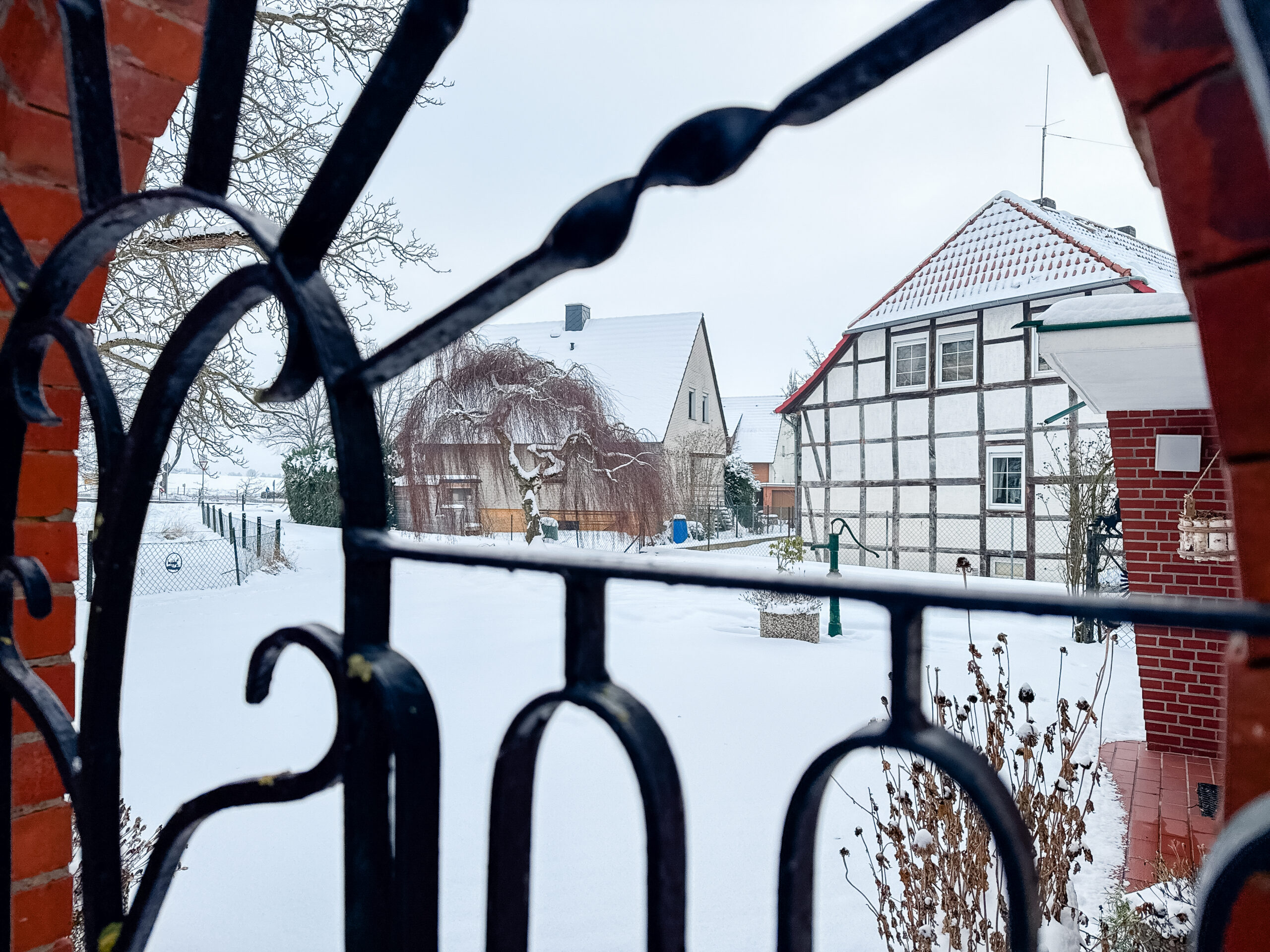Großzügiges Baugrundstück mit sanierungsbedürftigem Fachwerkhaus in ruhiger Lage von Gehrden - Ansicht