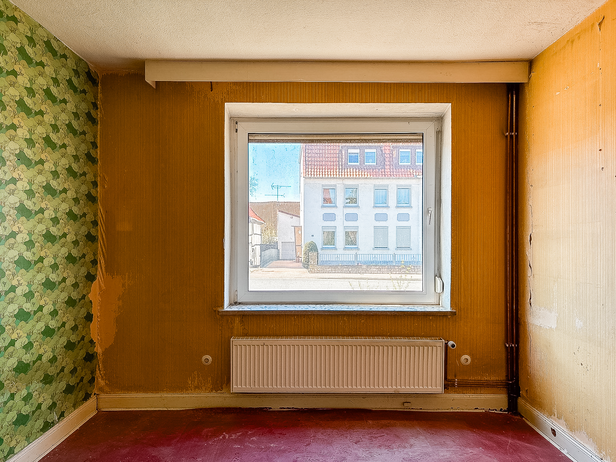 Viel Platz, viel Potenzial: Zweifamilienhaus mit Garten in Giesen - Ansicht