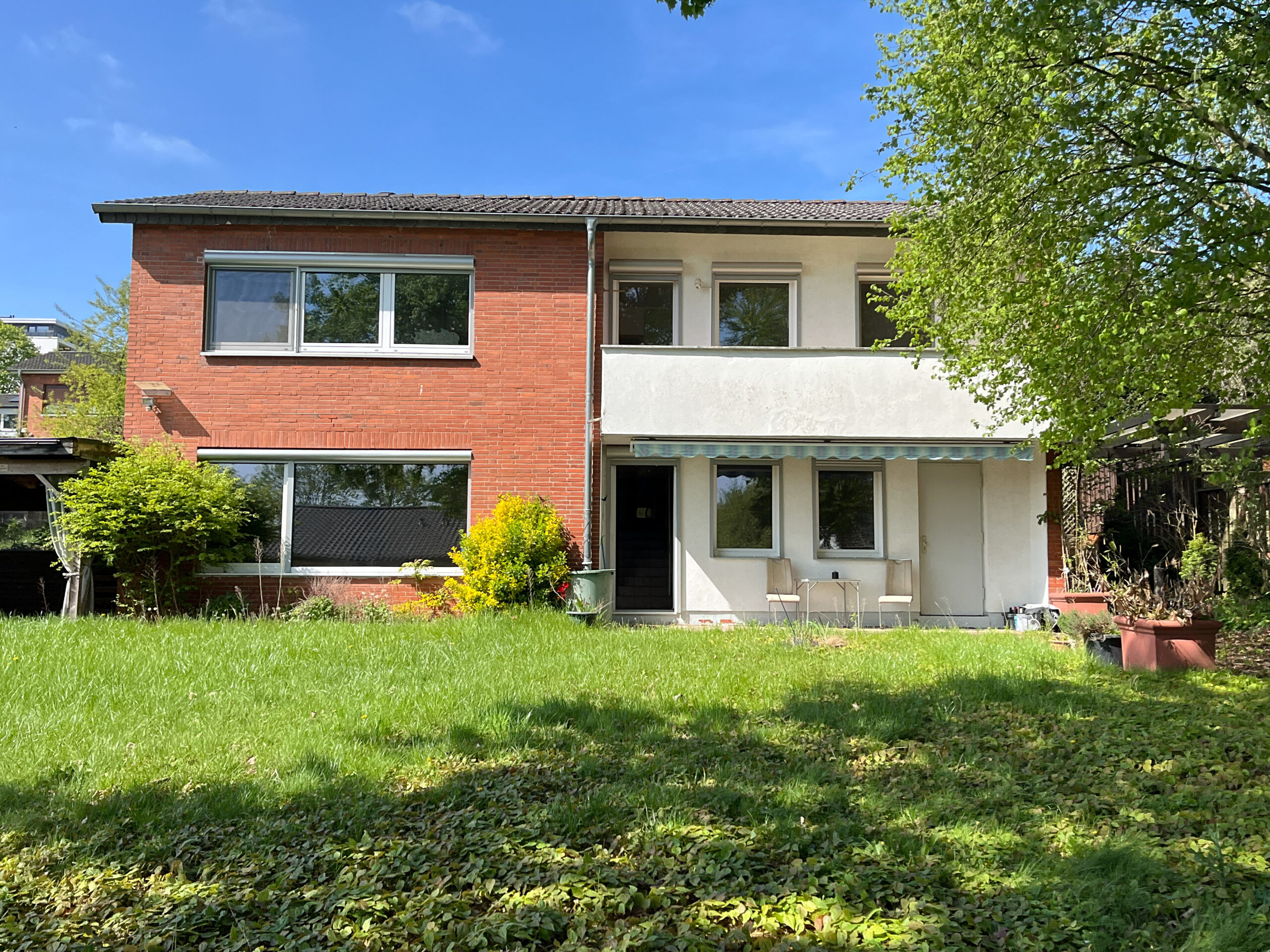 Idyllisches Einfamilienhaus mit Charme in Sarstedt auf Erbpachtgrundstück - Ansicht