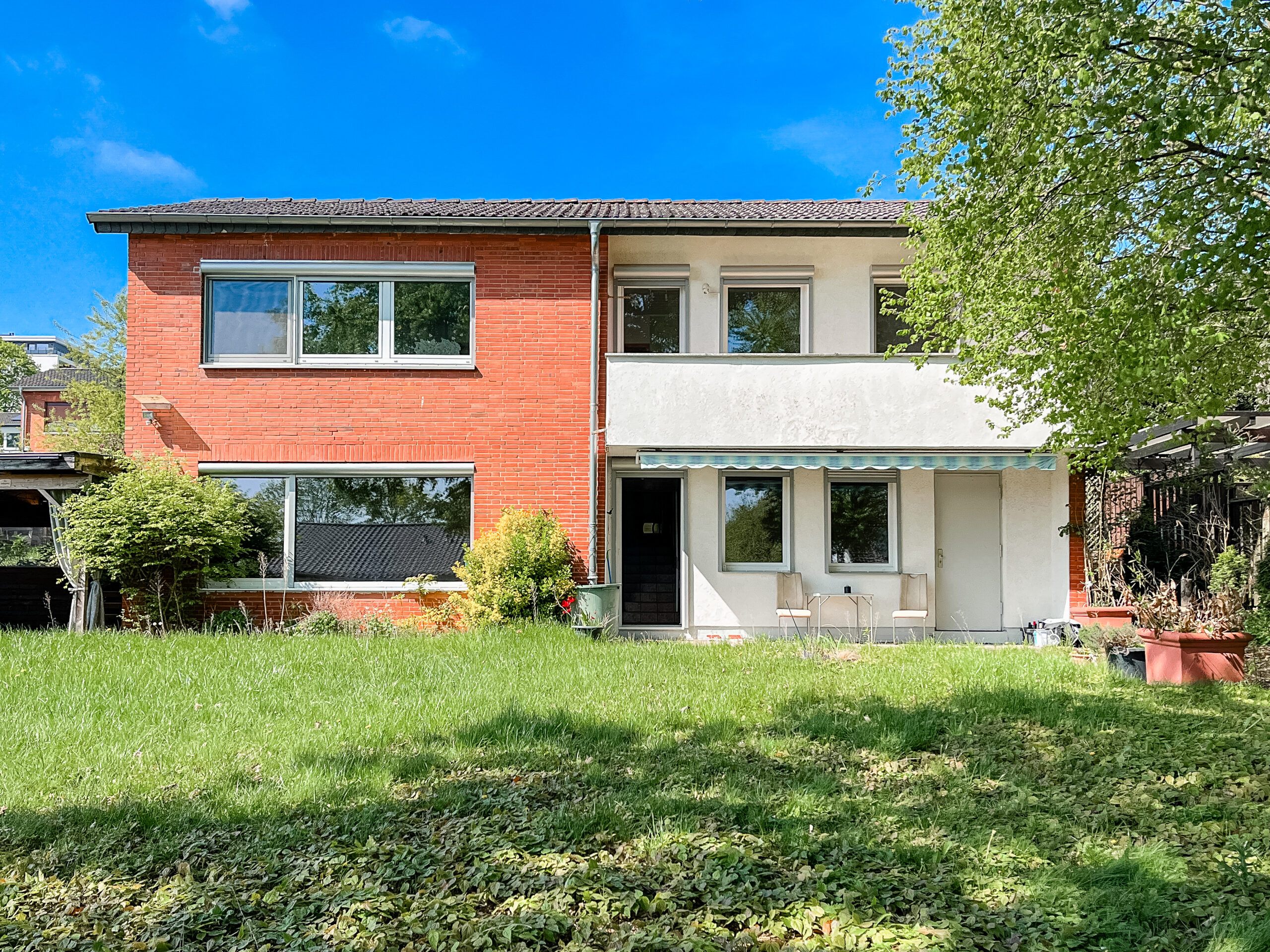 Idyllisches Einfamilienhaus mit Charme in Sarstedt auf Erbpachtgrundstück - Ansicht