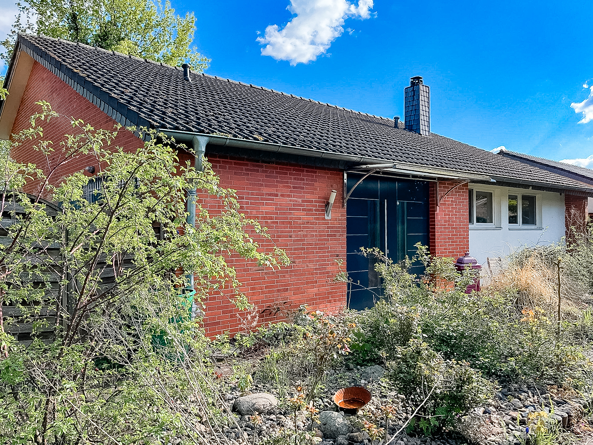 Idyllisches Einfamilienhaus mit Charme in Sarstedt auf Erbpachtgrundstück - Ansicht
