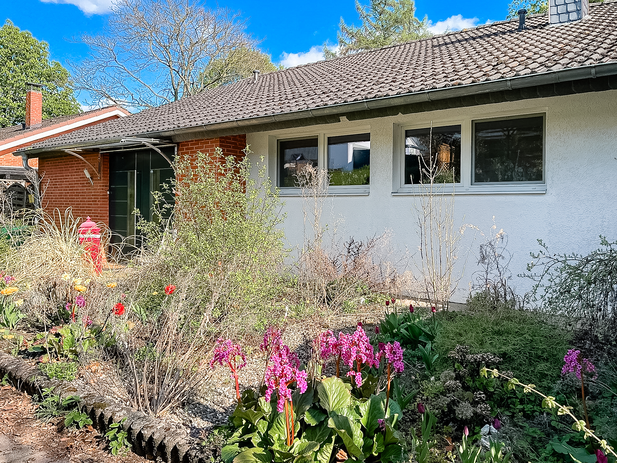 Idyllisches Einfamilienhaus mit Charme in Sarstedt auf Erbpachtgrundstück - Ansicht