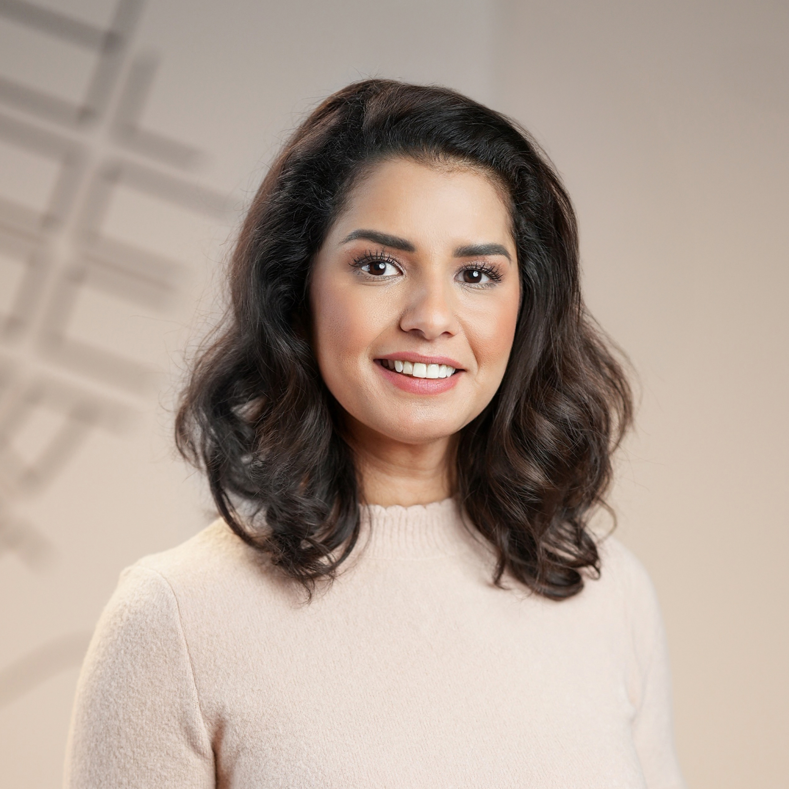 Immobilienmaklerin und Kauffrau in der Grundstücks- und Wohnungswirtschaft Huda Lutz Portrait
