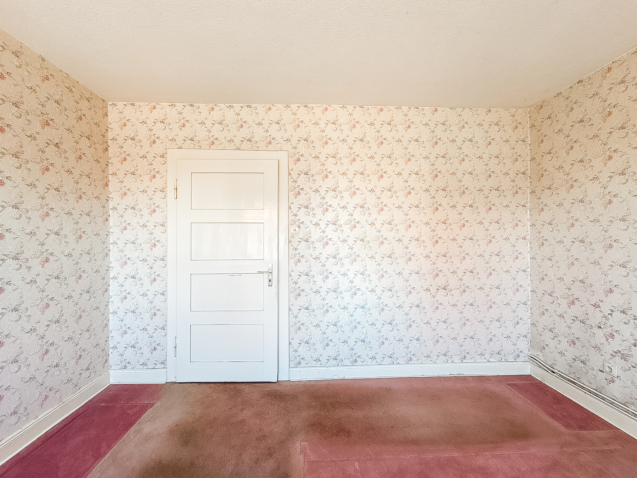 Viel Platz, viel Potenzial: Zweifamilienhaus mit Garten in Giesen - Ansicht