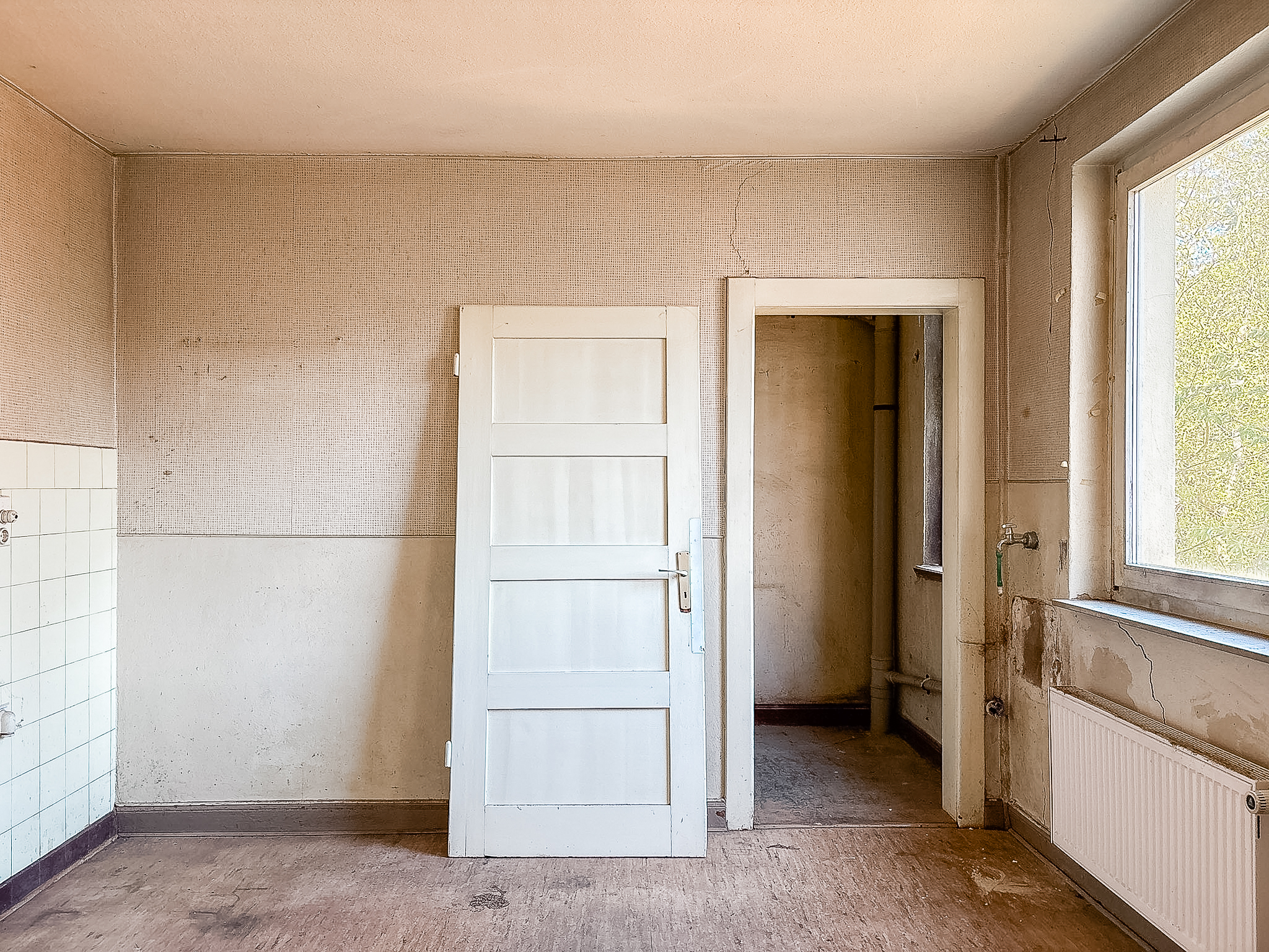 Viel Platz, viel Potenzial: Zweifamilienhaus mit Garten in Giesen - Ansicht