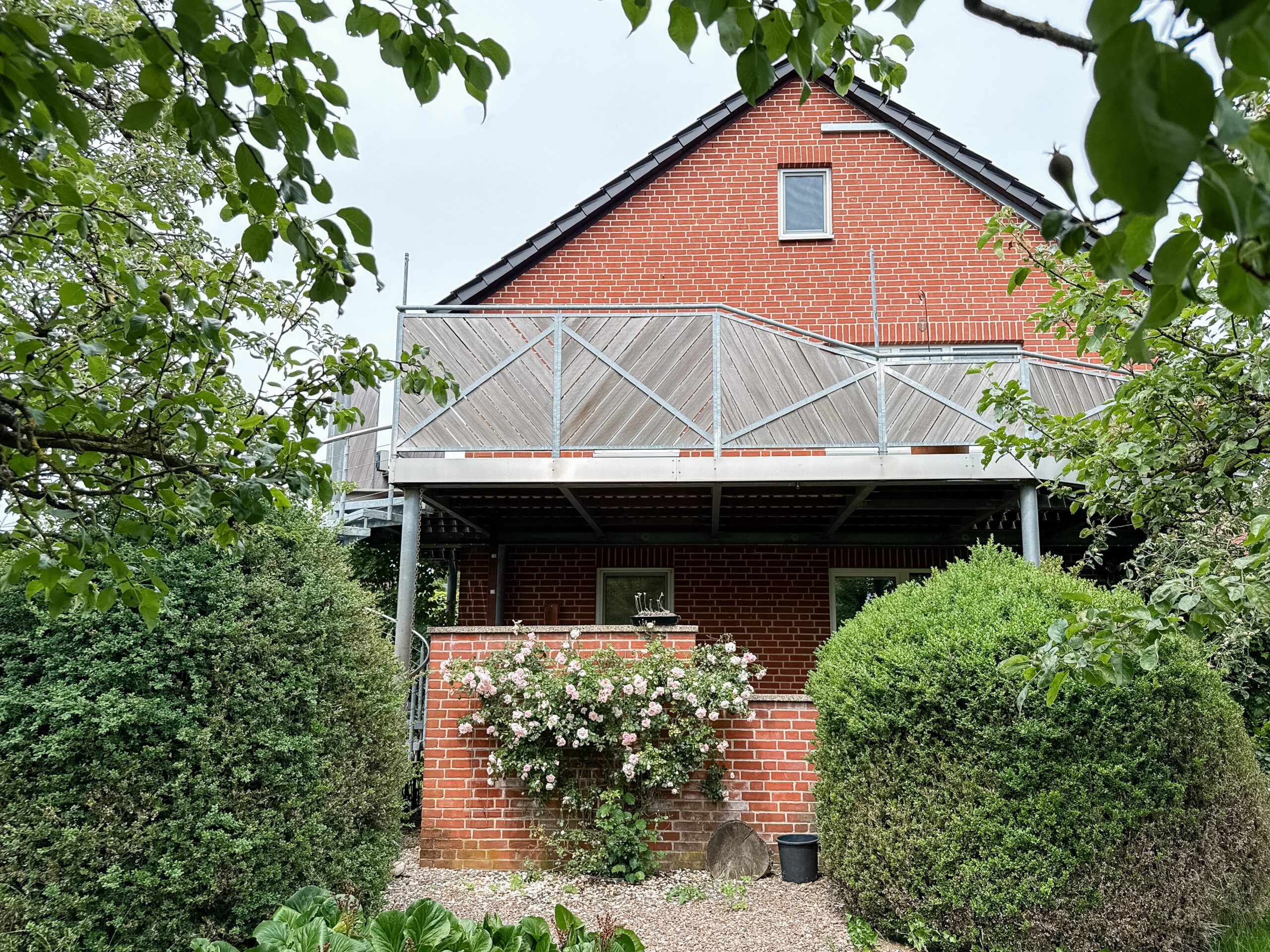 Viel Raum für Ihre Familie - Zweifamilienhaus in Garbsen - Ansicht