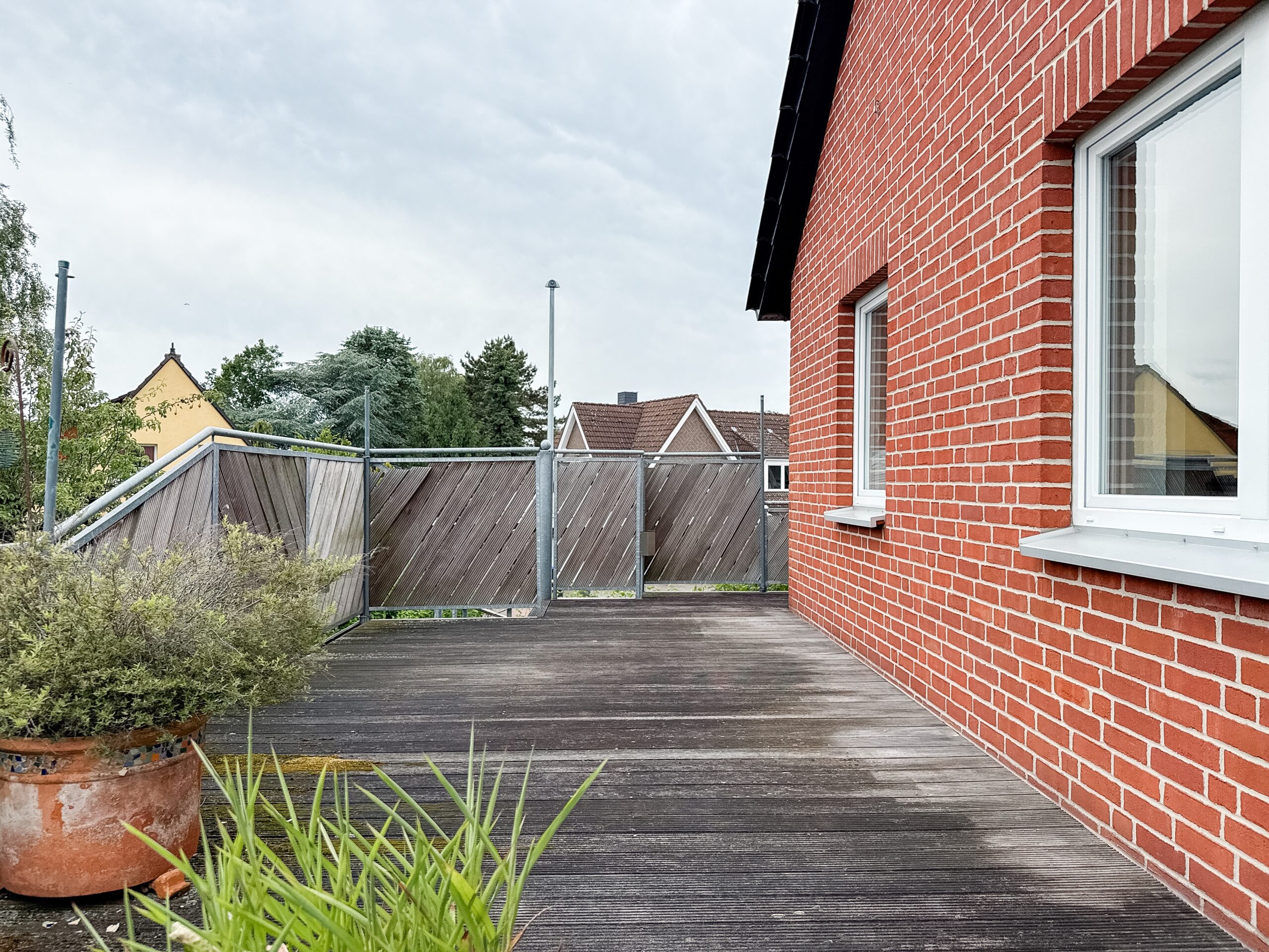 Viel Raum für Ihre Familie - Zweifamilienhaus in Garbsen - Ansicht