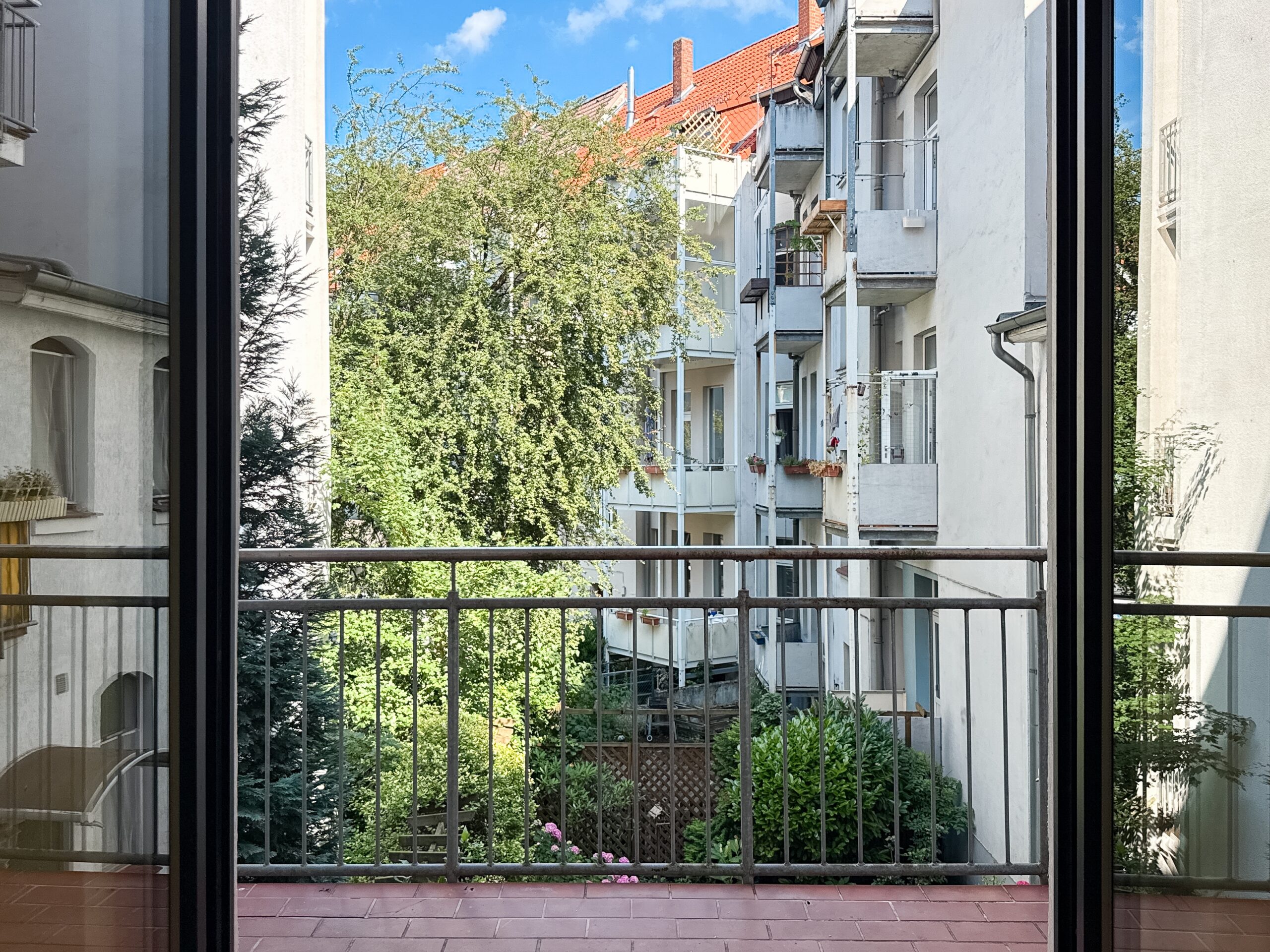 Charmante Eigentumswohnung mit Kamin und Balkon im 1. Obergeschoss - Ansicht