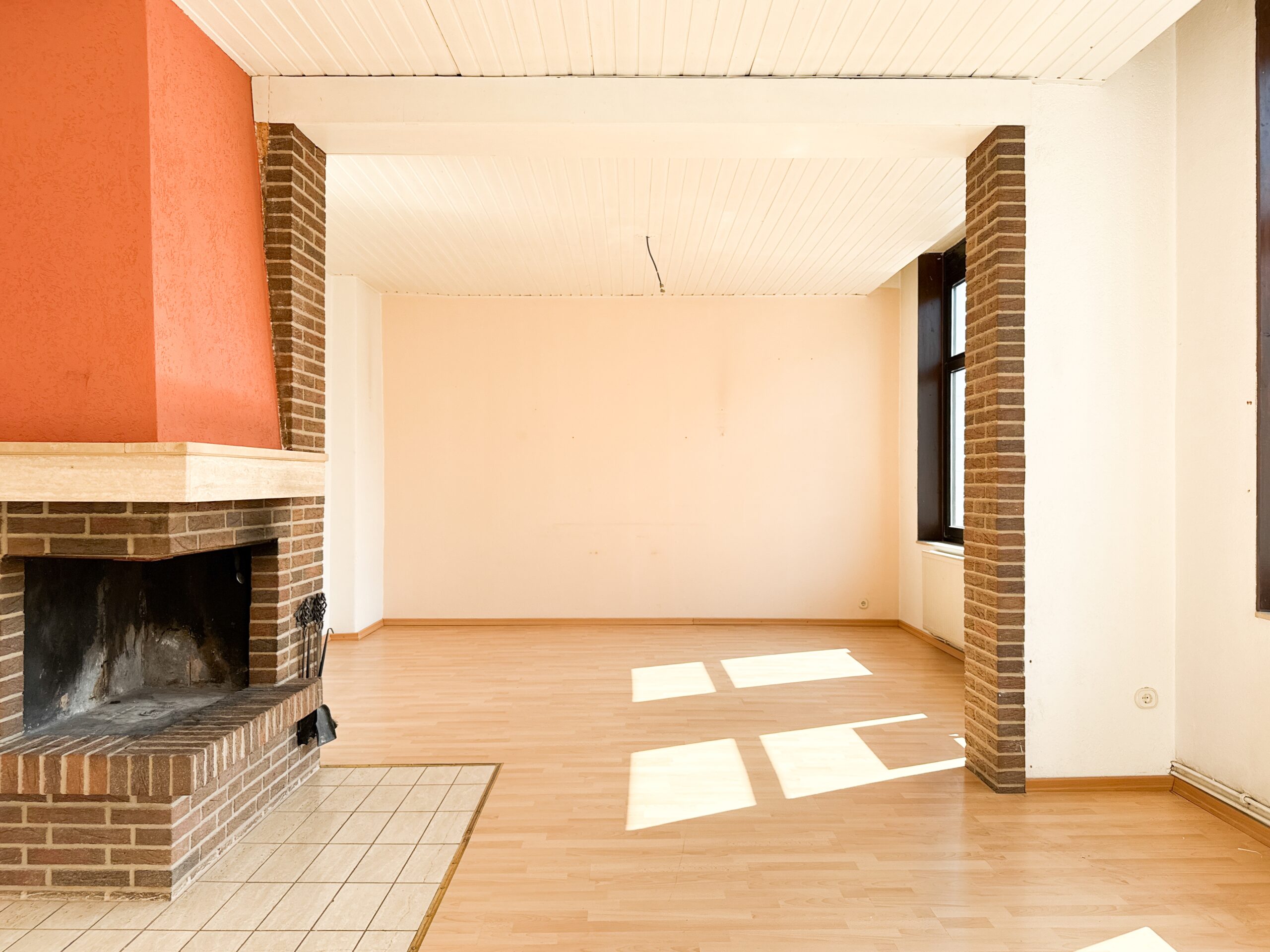 Charmante Eigentumswohnung mit Kamin und Balkon im 1. Obergeschoss - Ansicht