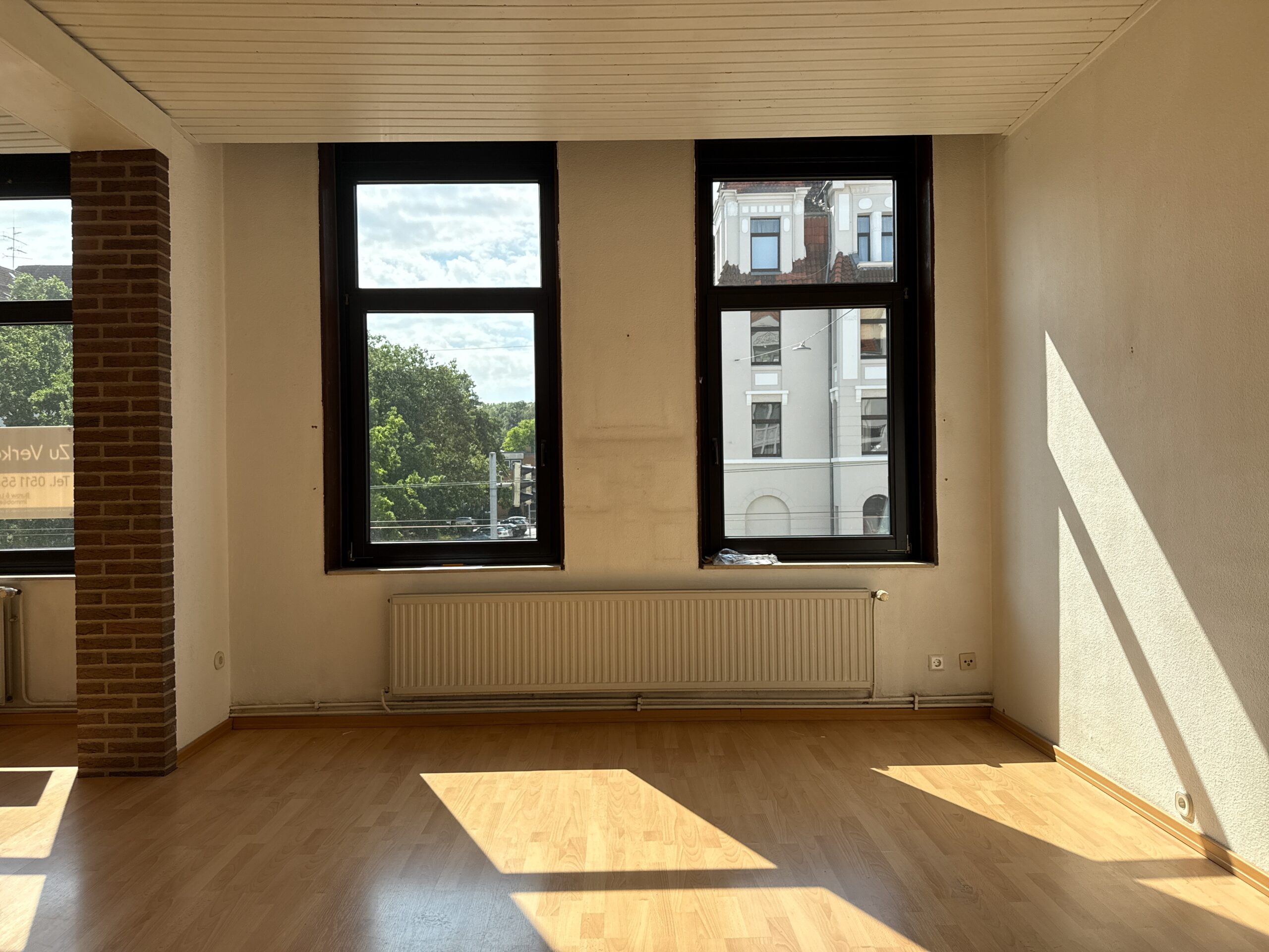 Charmante Eigentumswohnung mit Kamin und Balkon im 1. Obergeschoss - Ansicht