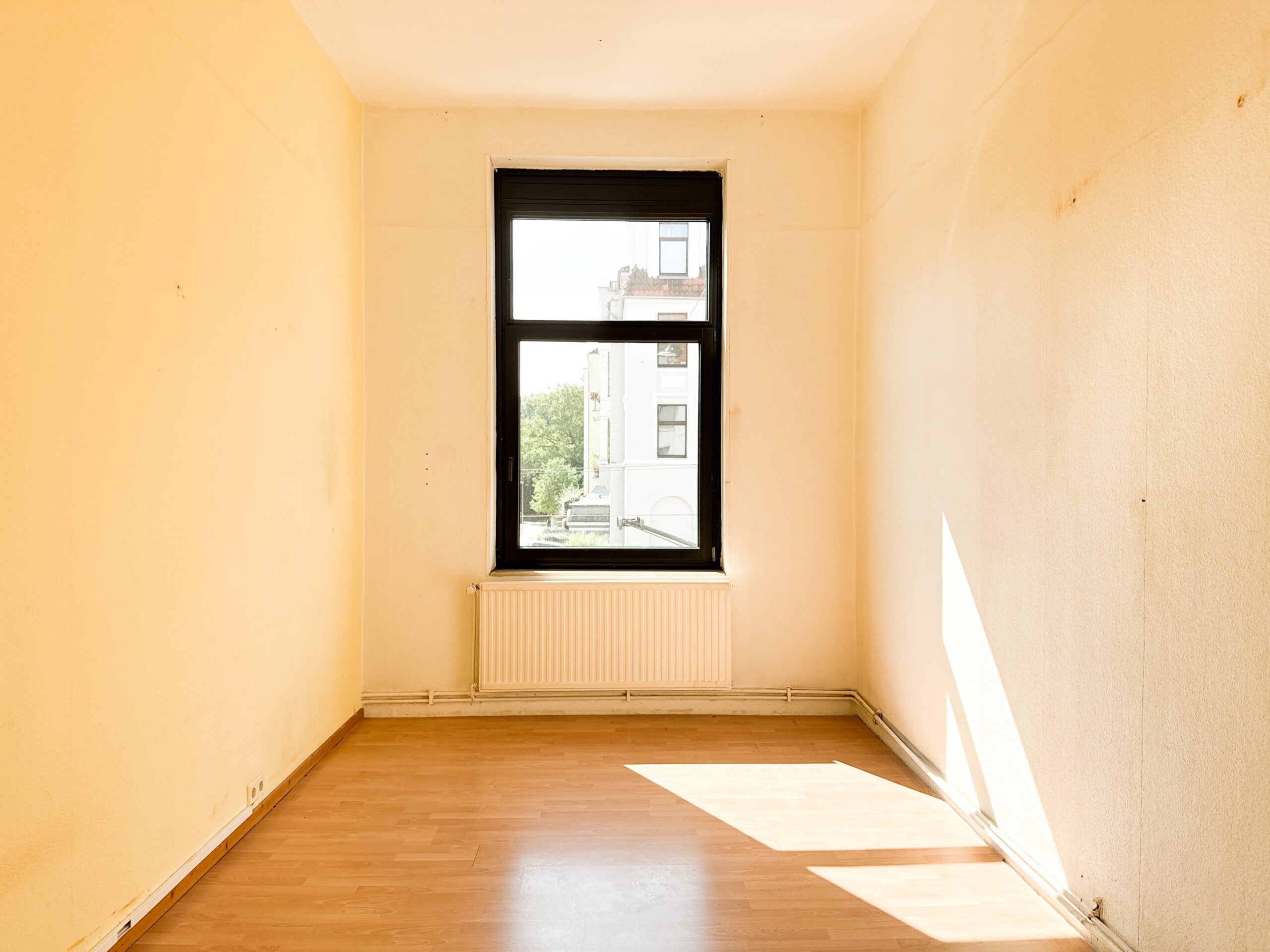 Charmante Eigentumswohnung mit Kamin und Balkon im 1. Obergeschoss - Ansicht