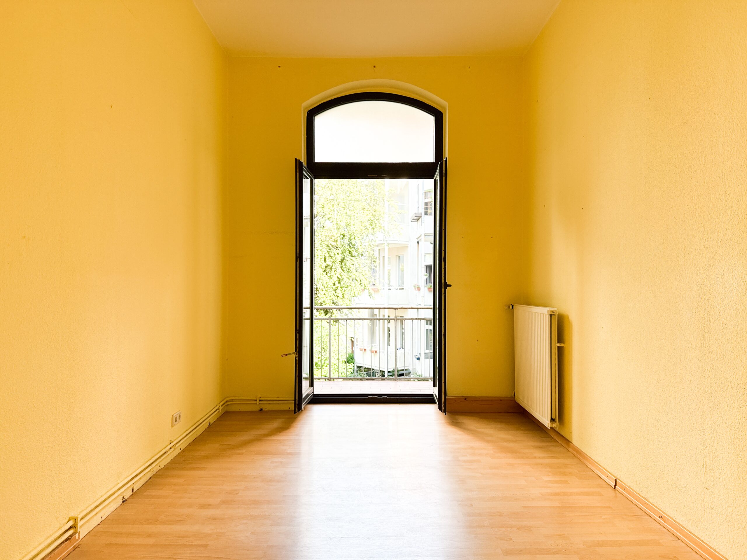 Charmante Eigentumswohnung mit Kamin und Balkon im 1. Obergeschoss - Ansicht