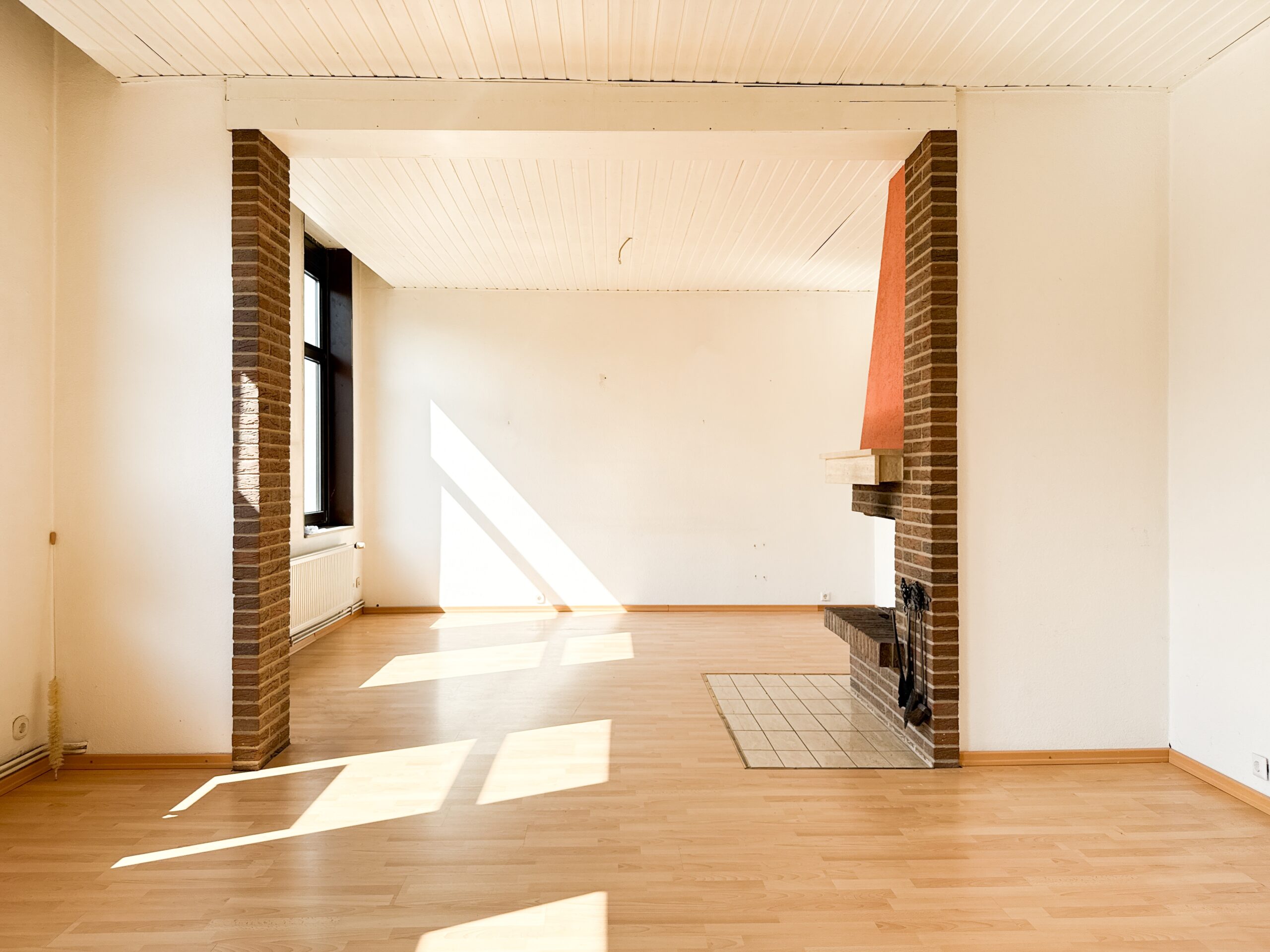 Charmante Eigentumswohnung mit Kamin und Balkon im 1. Obergeschoss - Ansicht