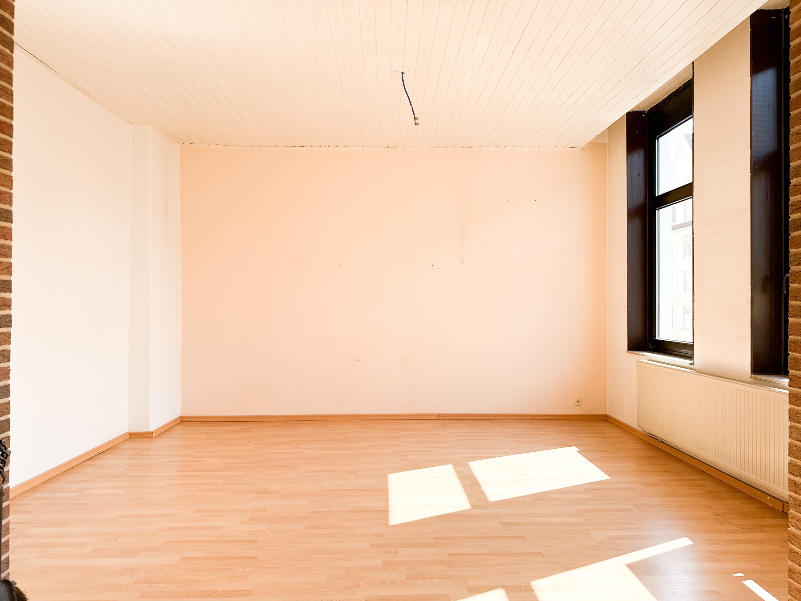 Charmante Eigentumswohnung mit Kamin und Balkon im 1. Obergeschoss - Ansicht