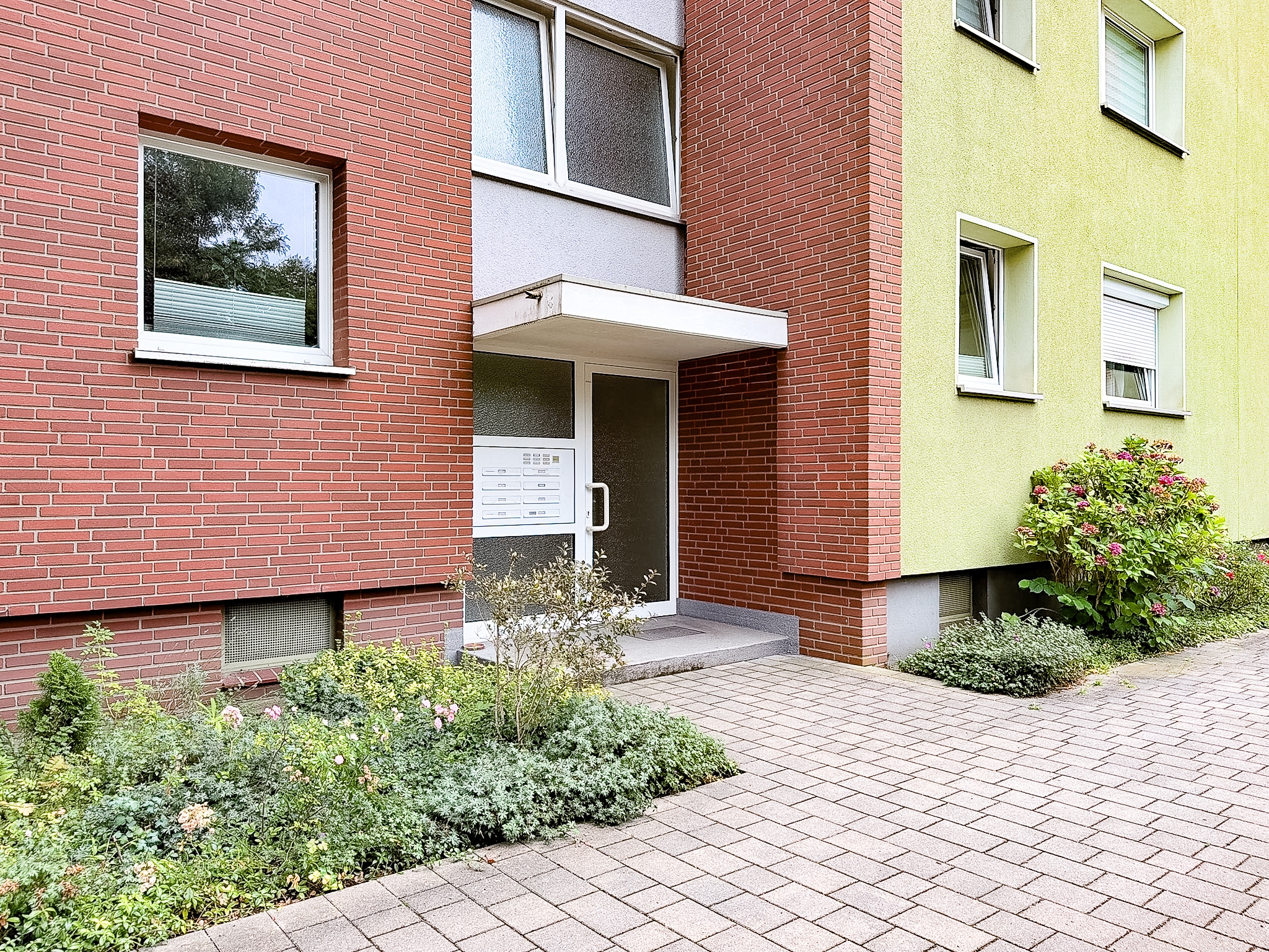 Gestaltungspotenzial im 3. Obergeschoss – 2 Zimmer mit Loggia und Garage - Ansicht