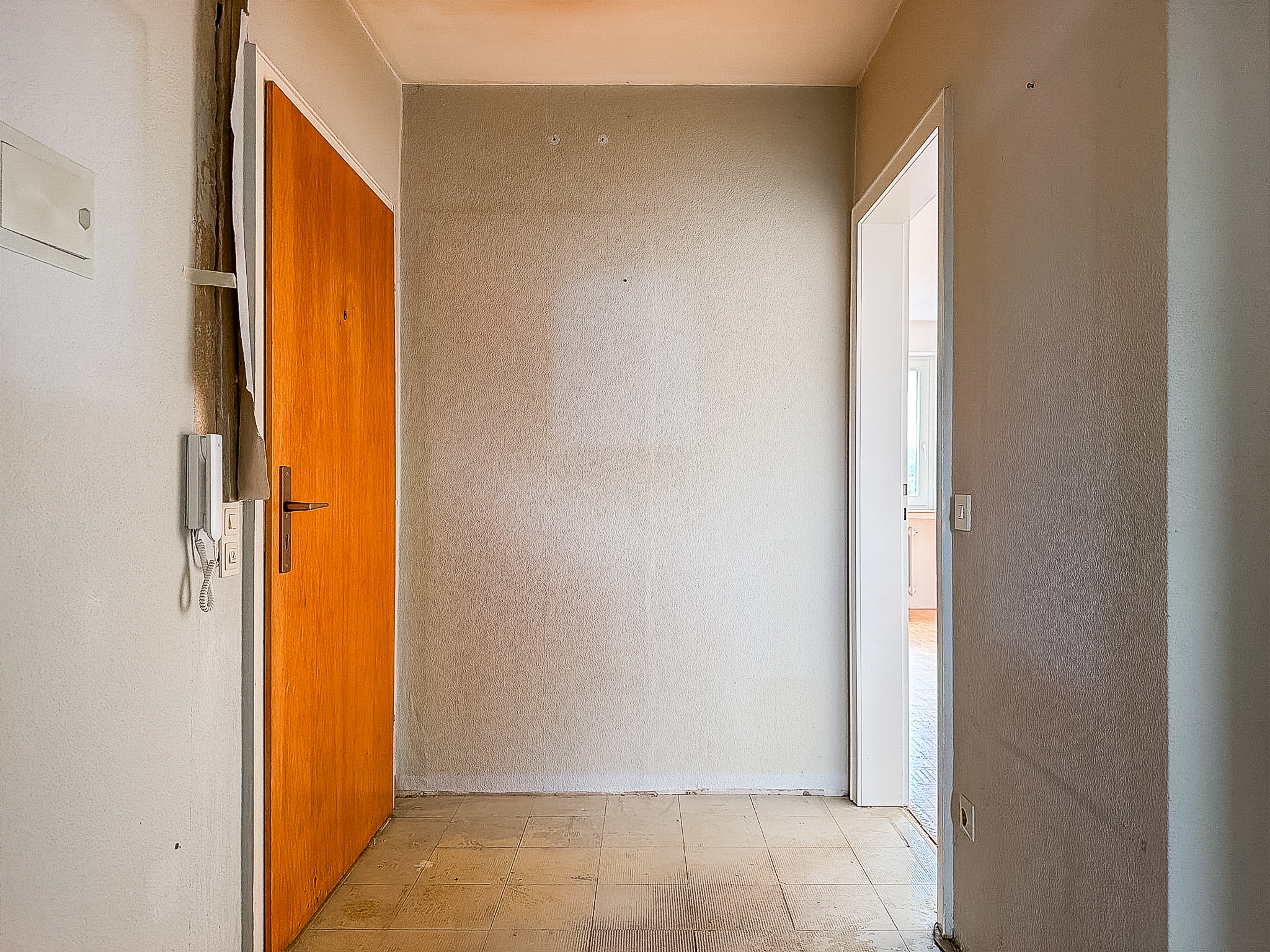 Gestaltungspotenzial im 3. Obergeschoss – 2 Zimmer mit Loggia und Garage - Ansicht